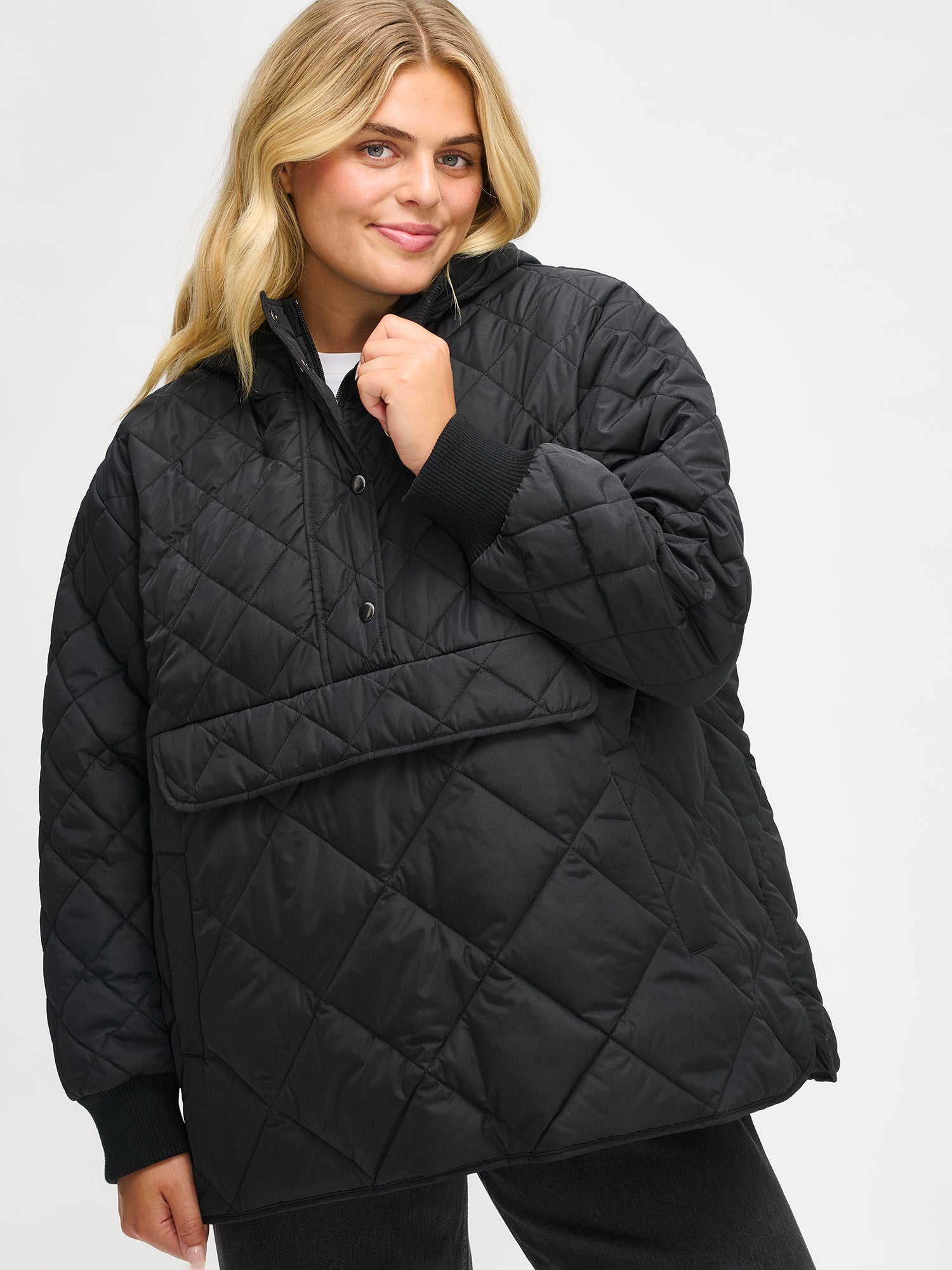 Nanso women's relaxed-fit black anorak quilted coat from the front, close-up
