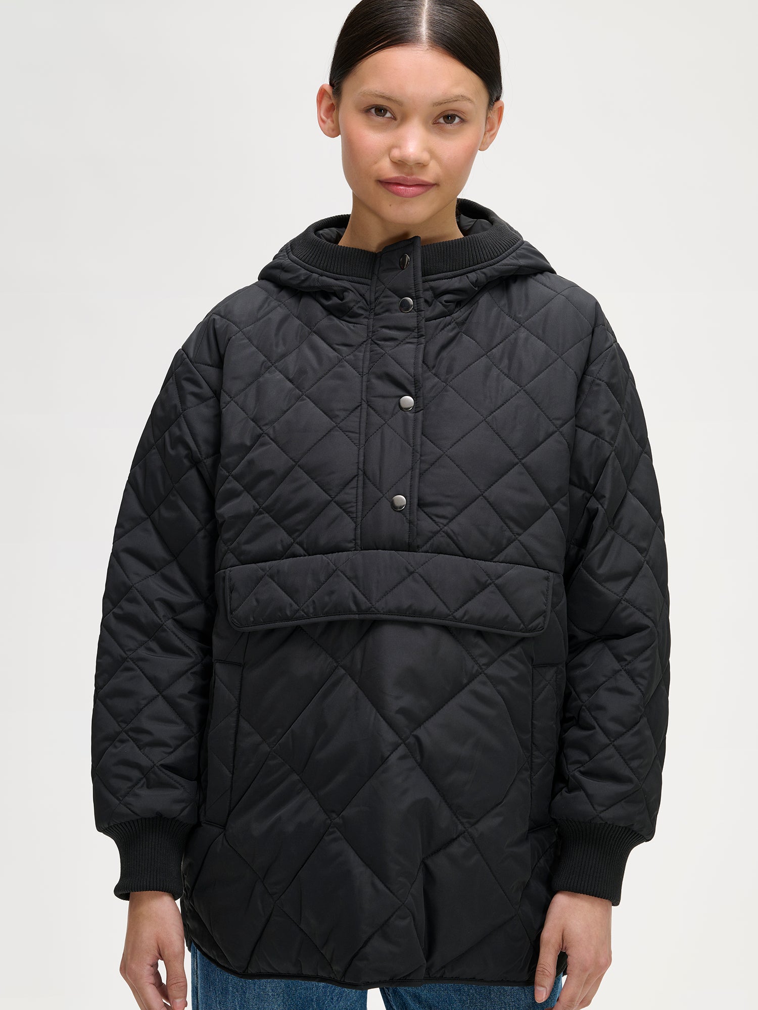 Nanso women's relaxed-fit black anorak quilted coat, close-up