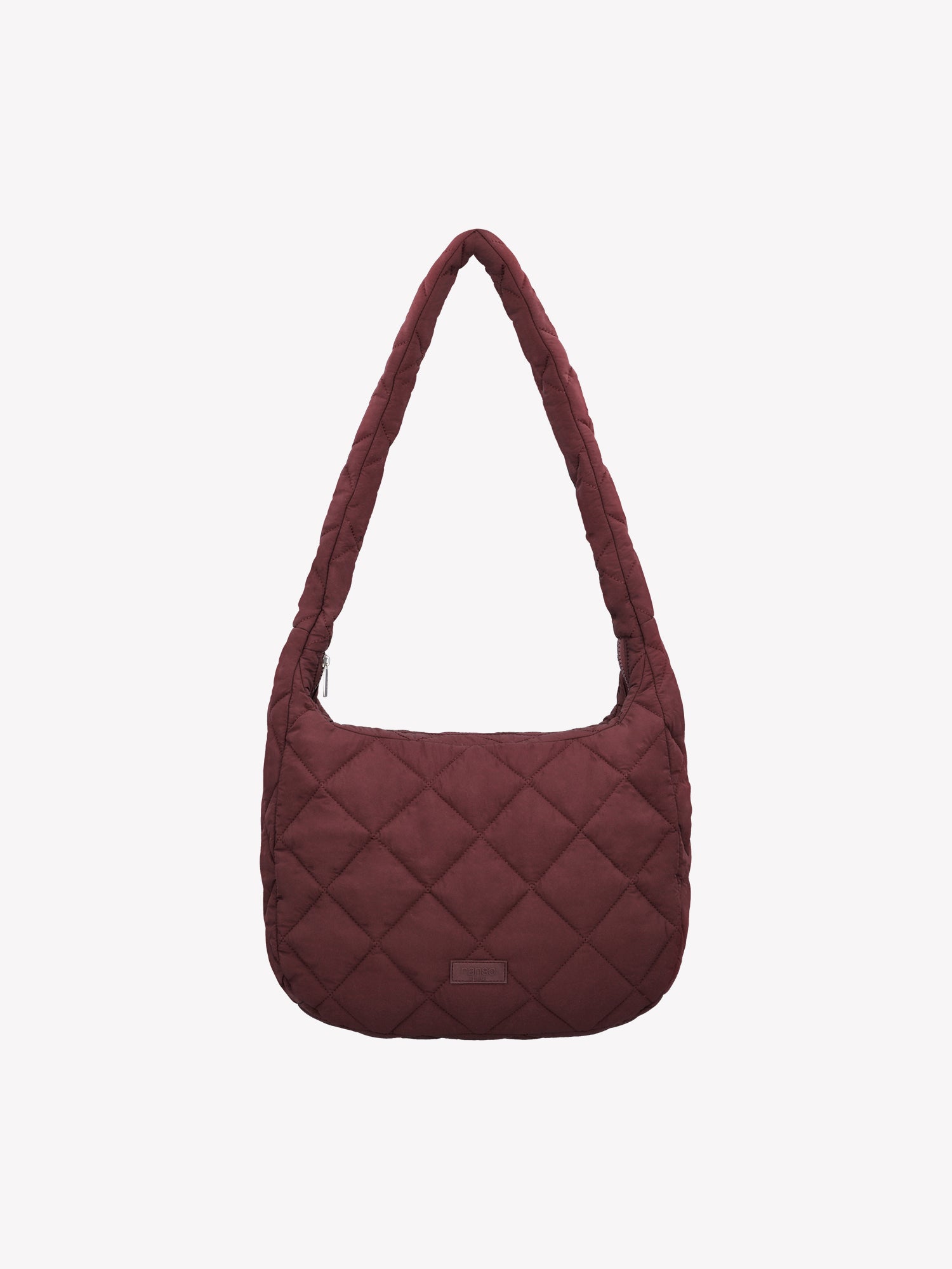 Nanso's winered Maxi Vanu bag features trendy quilted fabric in a spacious design, product picture.