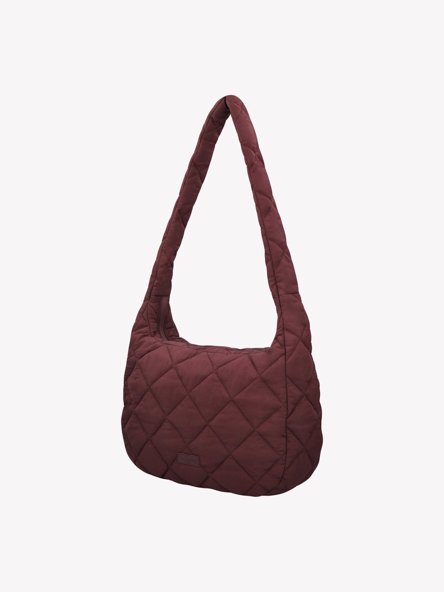 Nanso's winered Maxi Vanu bag features trendy quilted fabric in a spacious design, product picture.
