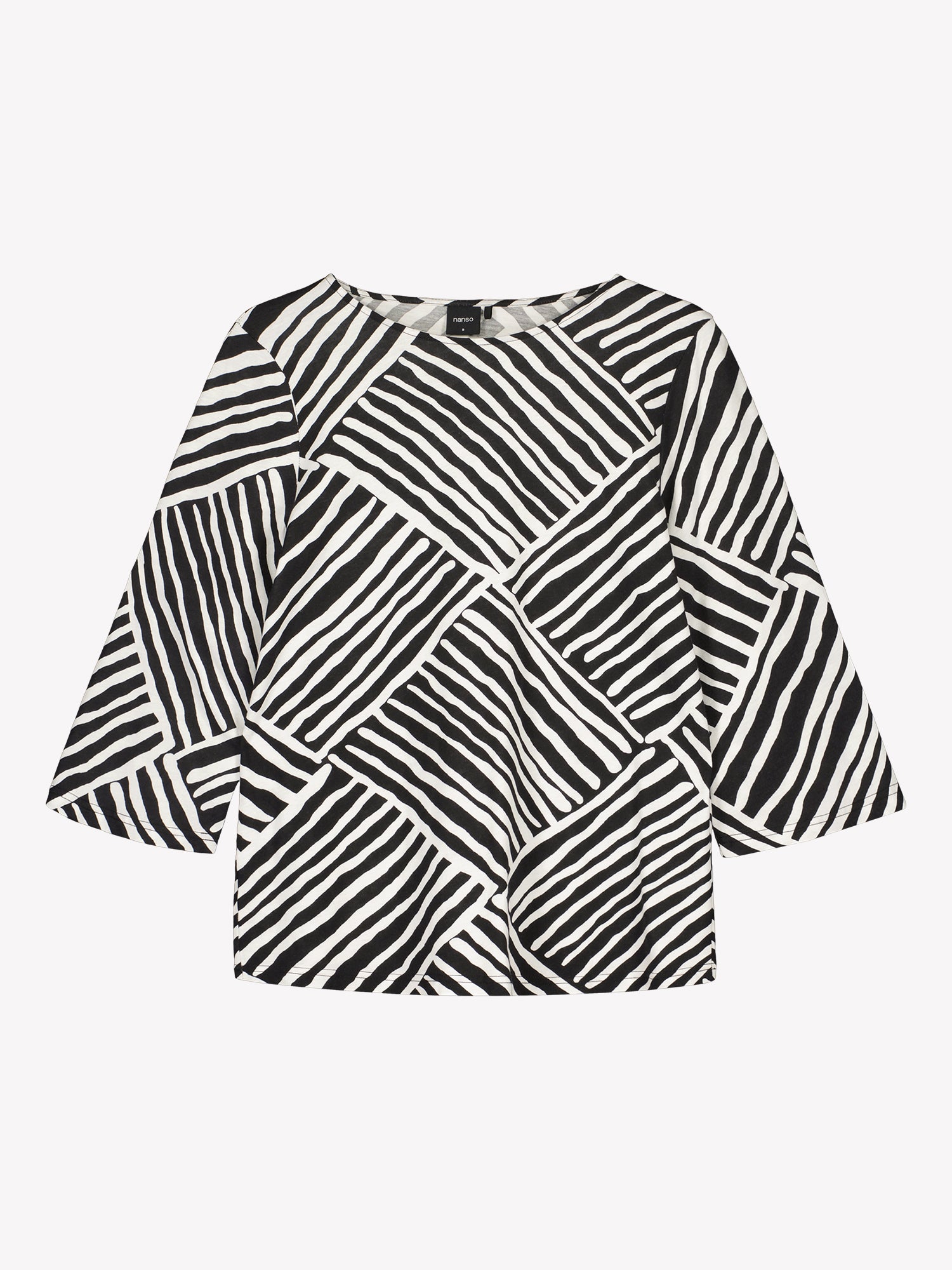 The black and white pajama's shirt with 3/4 sleeves in a product picture.
