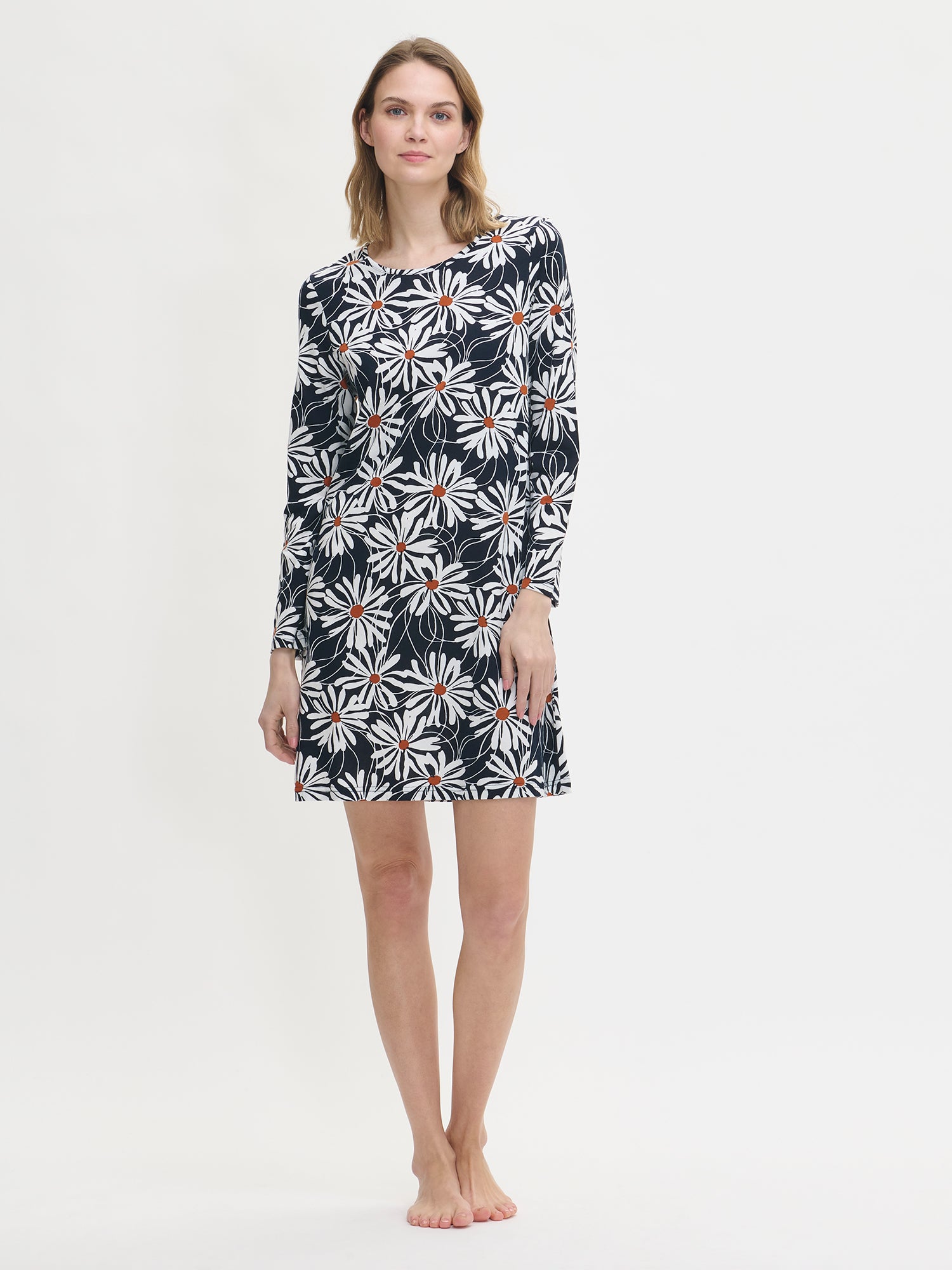 Anette short nightgown with long sleeves in blue on a model in a picture.