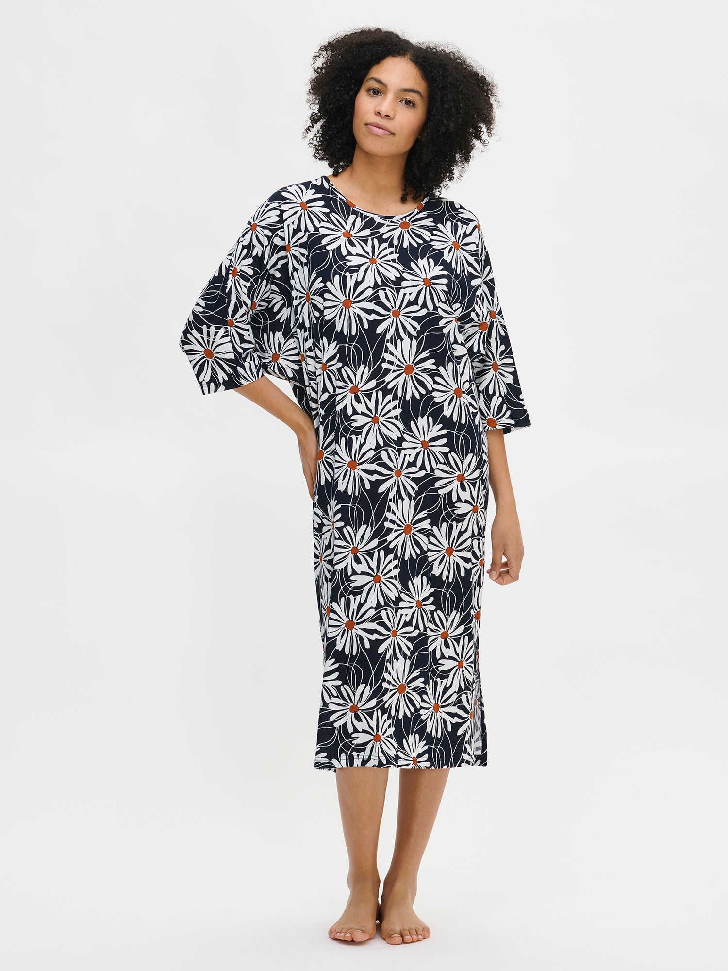 Model wearing a blue floral patterned kaftan on a white background.