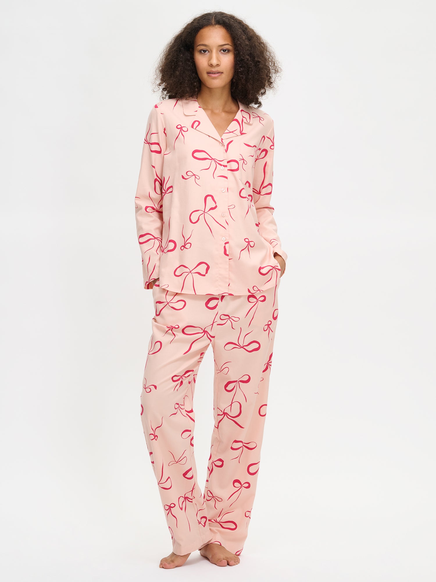 Rusetti shirt combined with same colored Rusetti pants on a model in the picture.