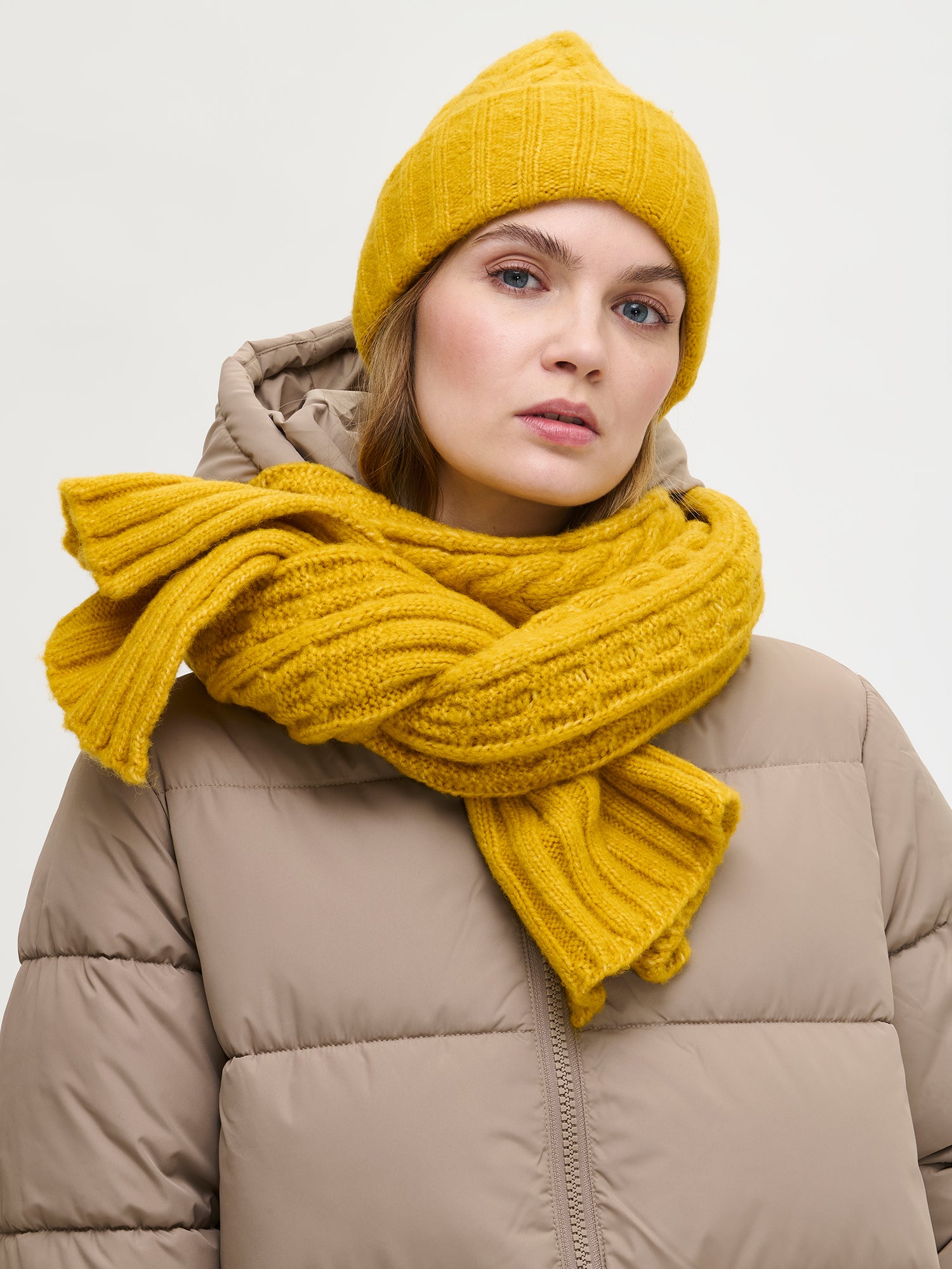 Nanso's Kierre scarf for women features a charming braided pattern, beautiful yellow color and a plush texture