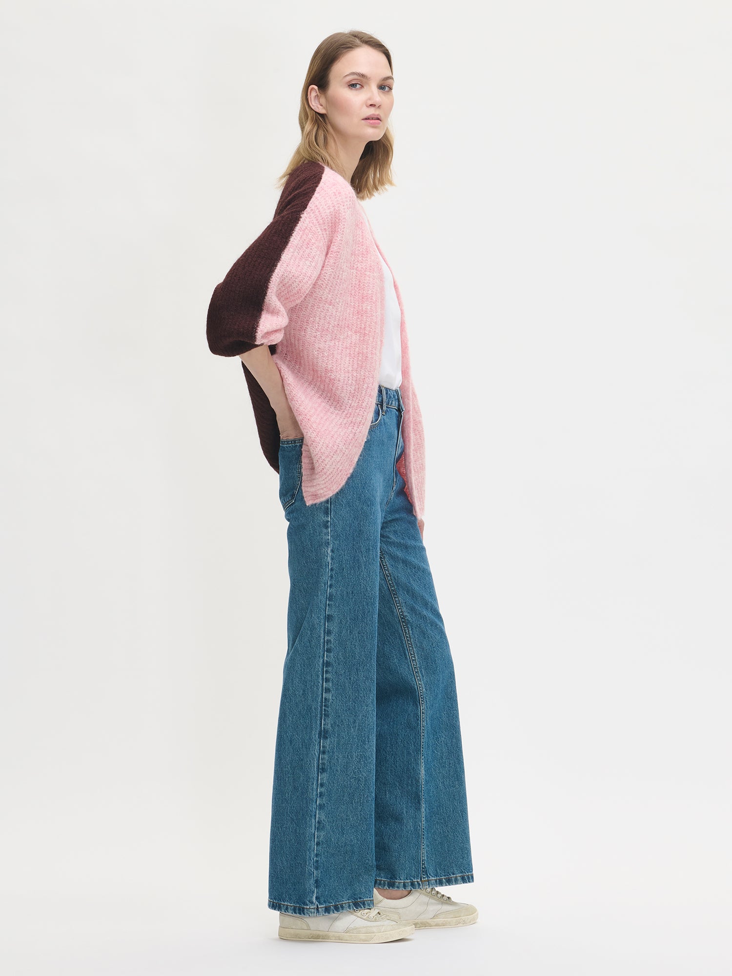 Nanso women's luxurious long-sleeved Karamelli knit cardigan in a soft pink-brown shade features contrasting colors on the front and back. From the side