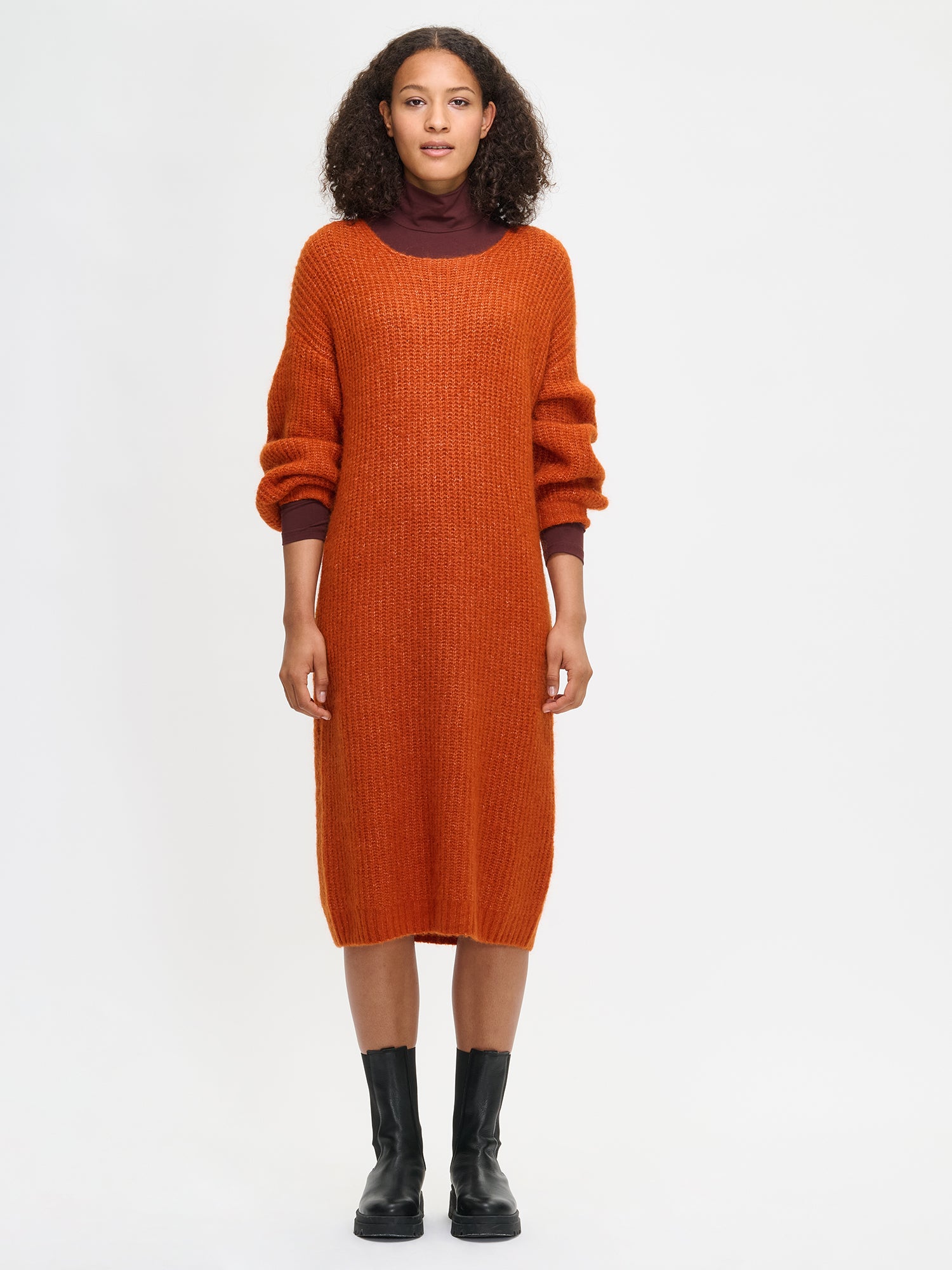 Nanso's luxurious  brown Karamelli knit dress front