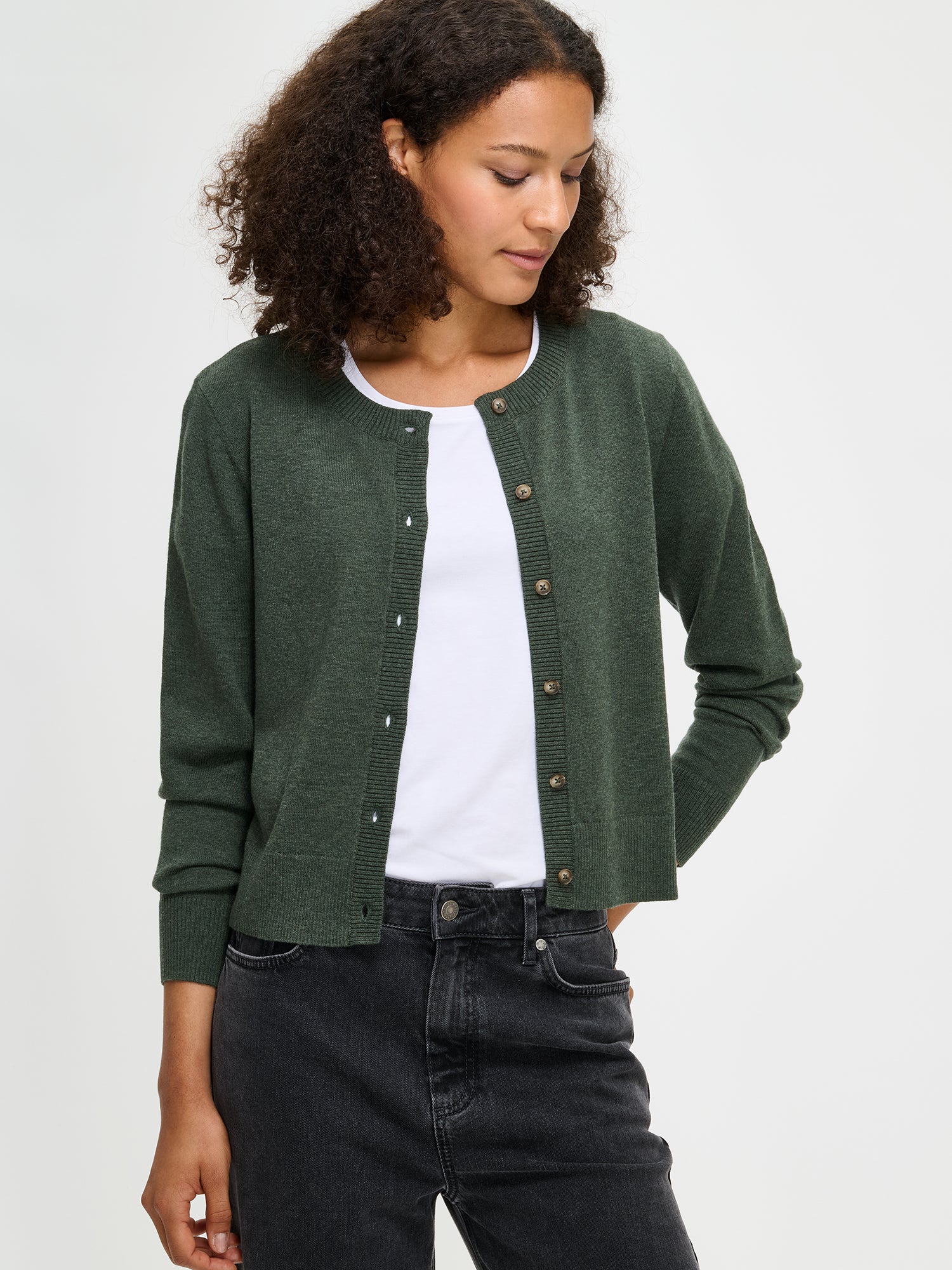 Nanso women's dark olive green Villis long-sleeved knit cardigan, close-up
