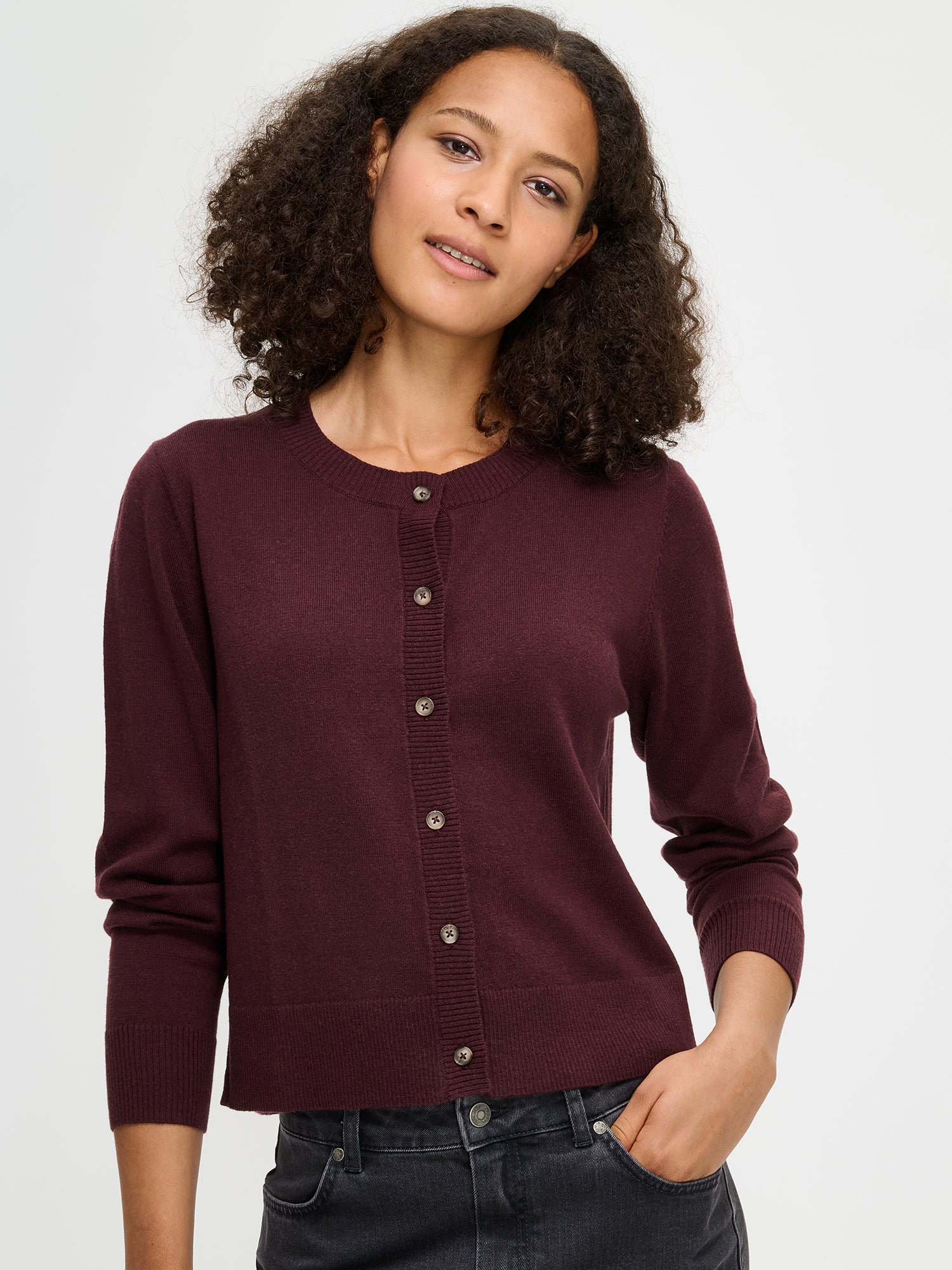 Nanso women's dark red Villis long-sleeved knit cardigan, close-up
