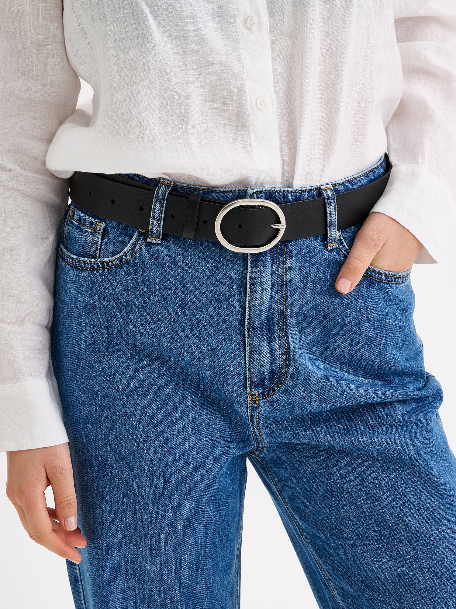 Nanso's black Juulia leather belt