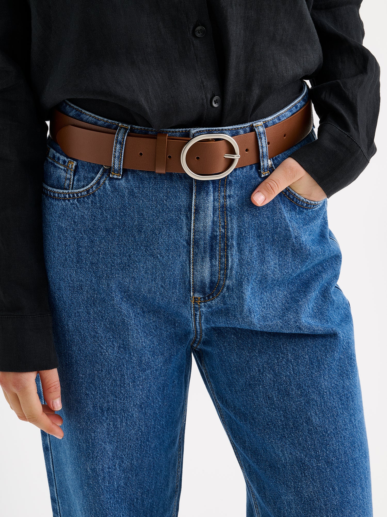 Nanso's brown Juulia leather belt