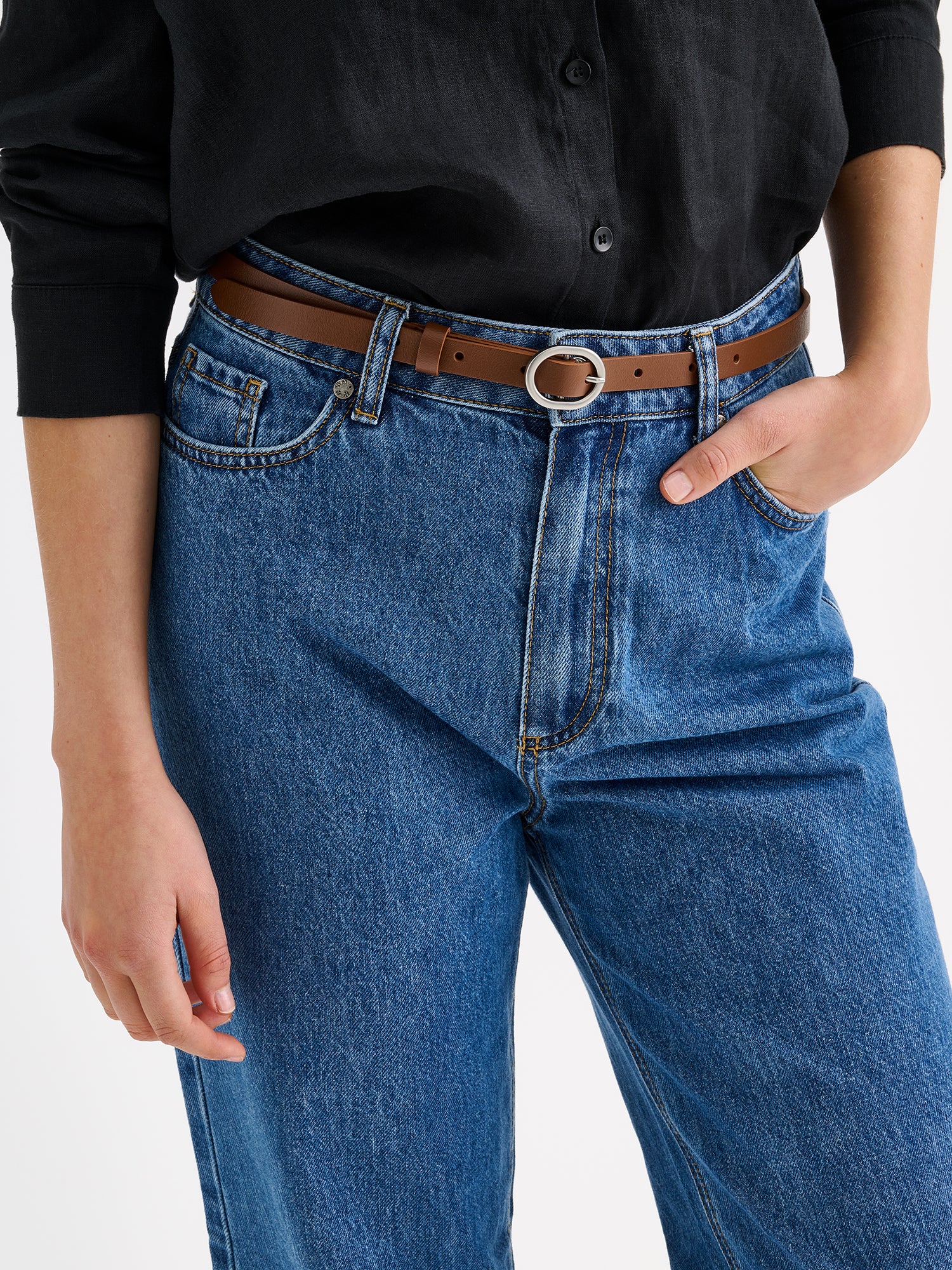 Nanso's classic brown Joanne belt 