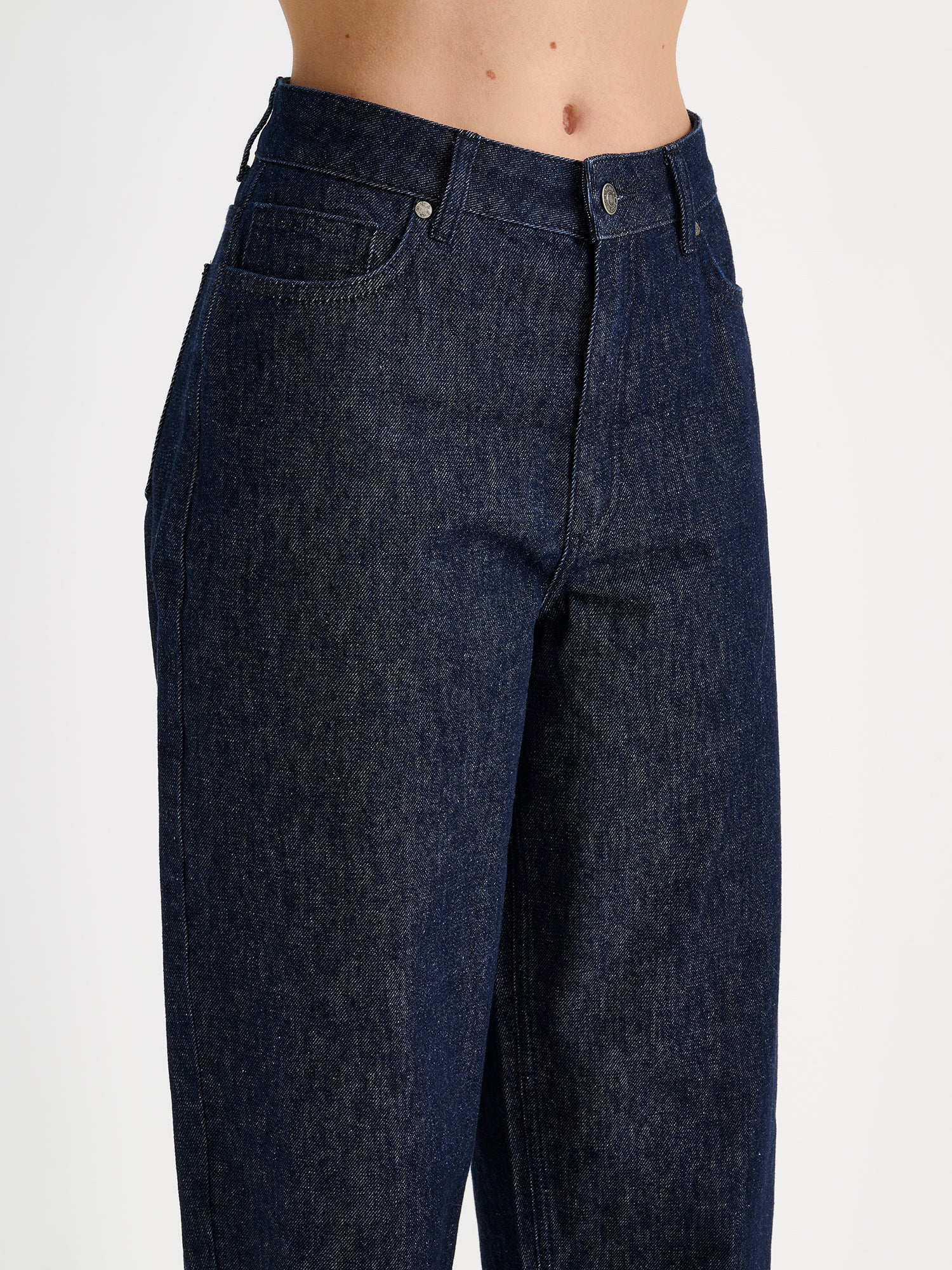 Nanso women's relaxed barrel leg Rento jeans in dark blue with an effortlessly comfortable fit, on a model close-up.