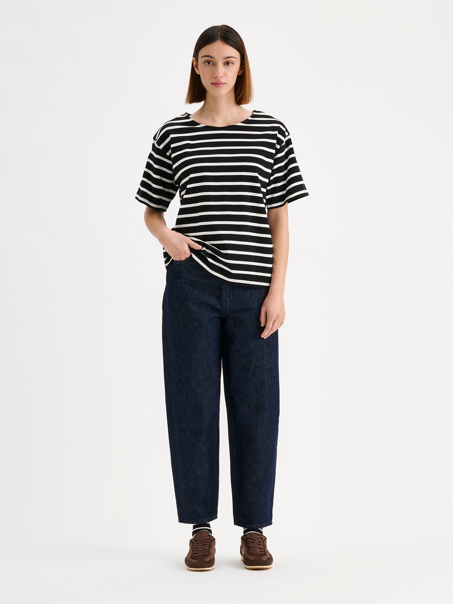 Nanso women's relaxed barrel leg Rento jeans in dark blue with an effortlessly comfortable fit, on a model with a striped t-shirt