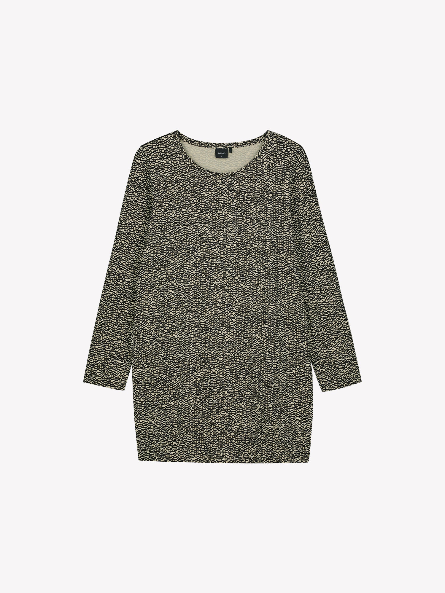 Nanso women's KAISLAT tunic  features a round neckline, full-length sleeves and convenient side pockets. Product picture from the front.