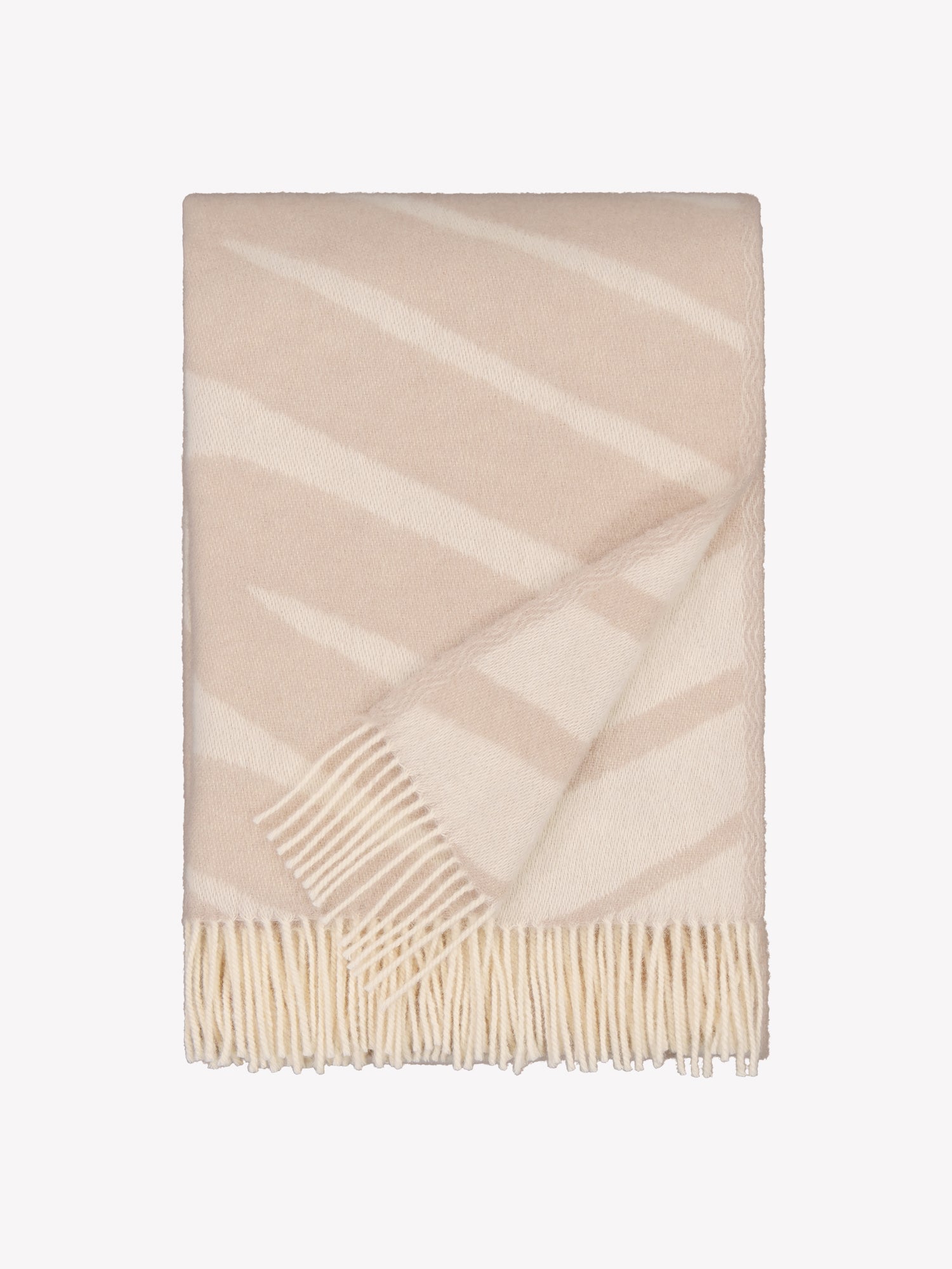 Laskos blanket in beige with a striking graphic pattern and twisted fringes on the shorter sides in a product picture.