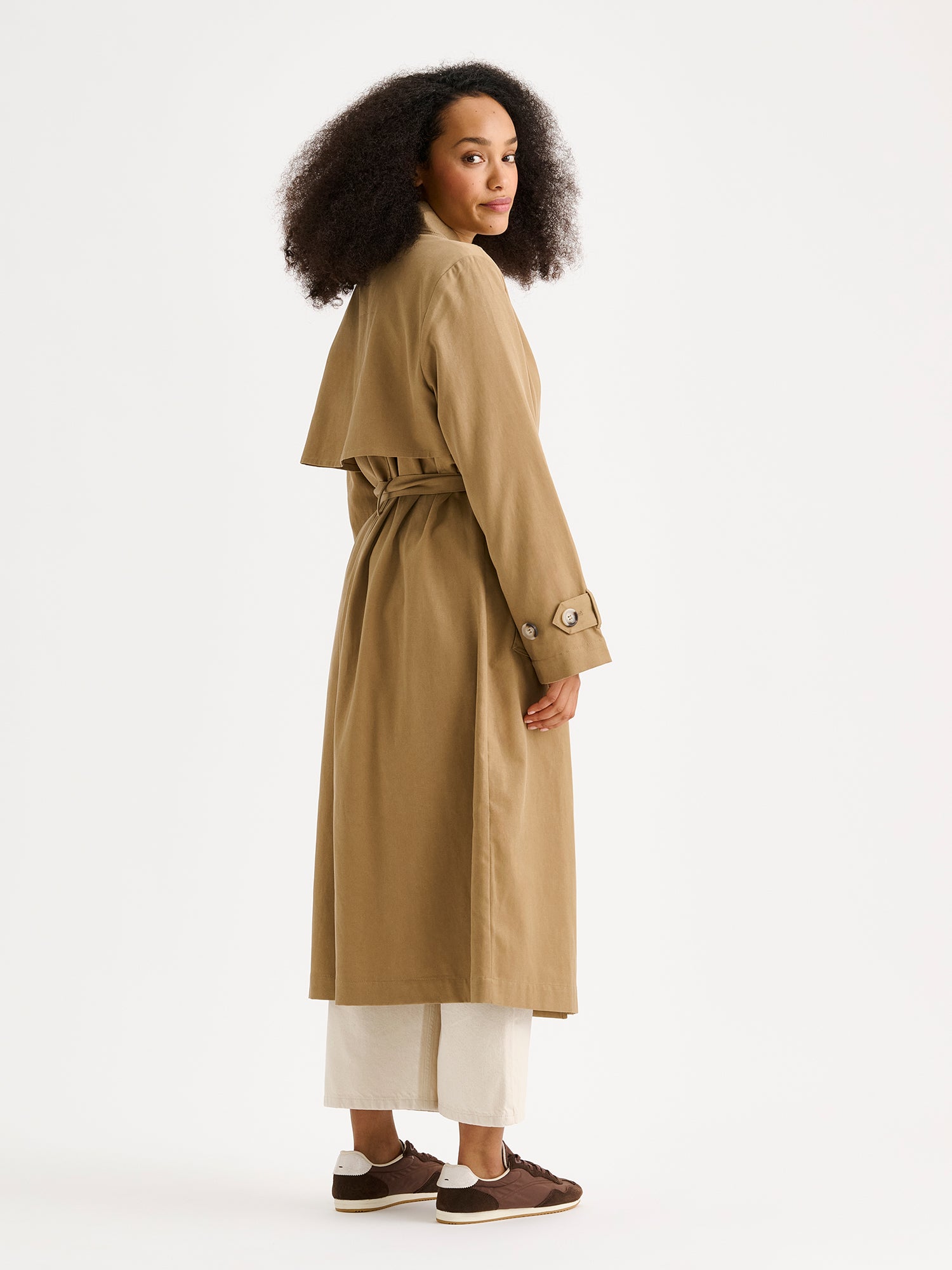 Nanso women's Klaara trench coat in brown on a model pictured from the backside.