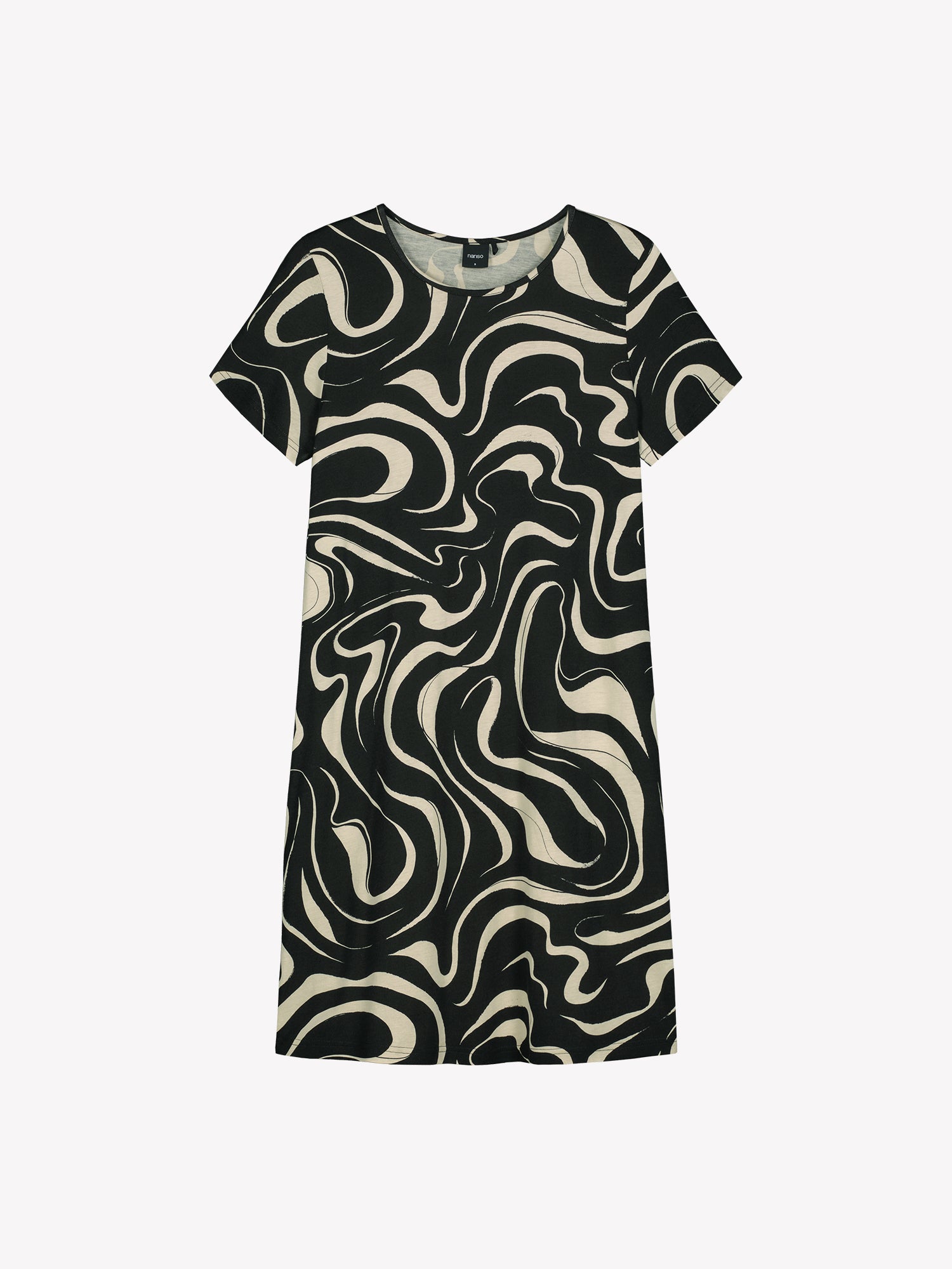 Nanso VESI short nightgown in black and beige tones with an elegant patterned design. Features a classic round neckline and relaxed fit and soft material for restful nights. Product picture.