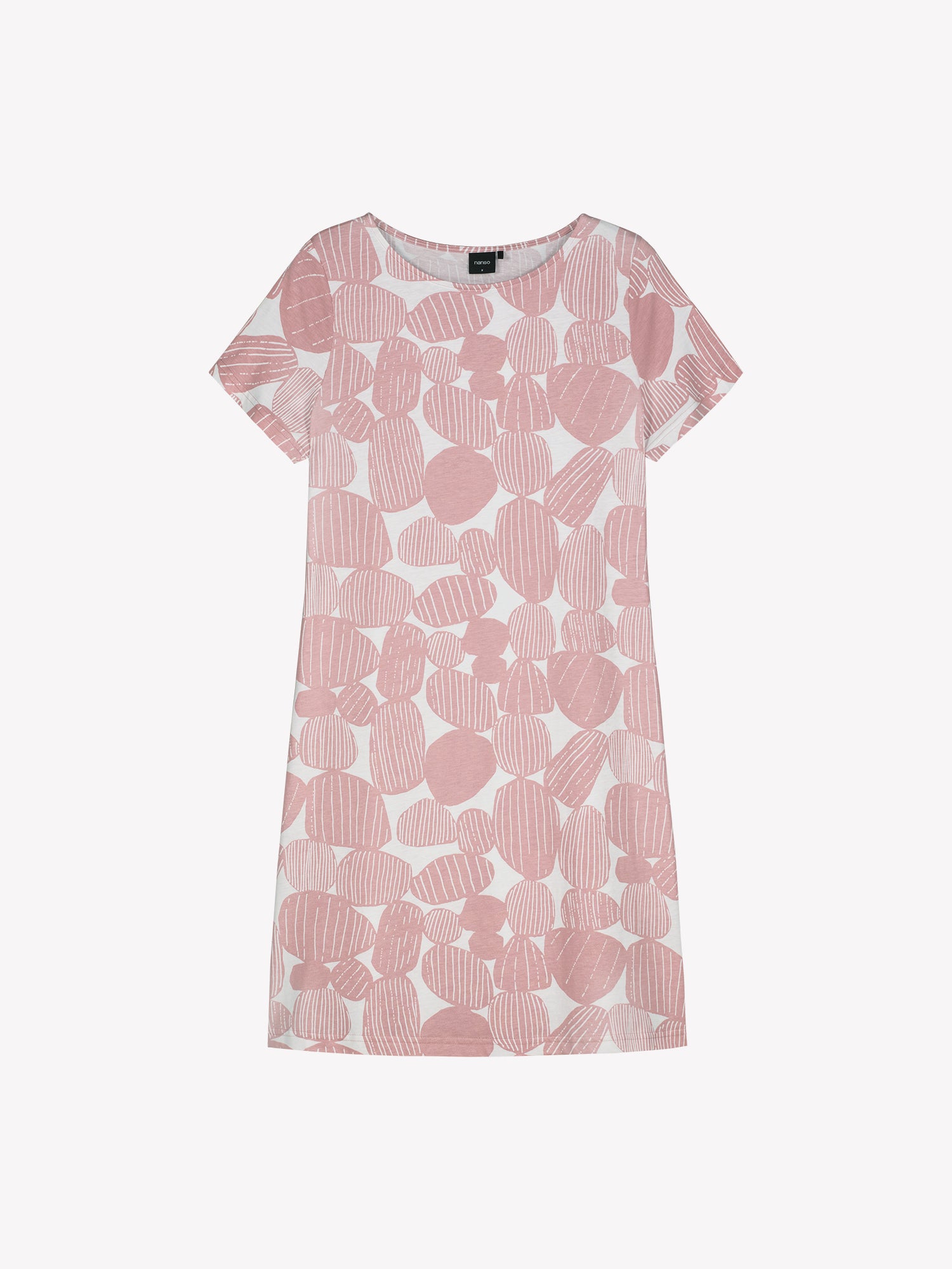 Nanso patterned pink Kummeli short nightgown with short sleeves and an oval neckline. The material is high-quality cotton and modal, which feels soft against the skin. Product picture.
