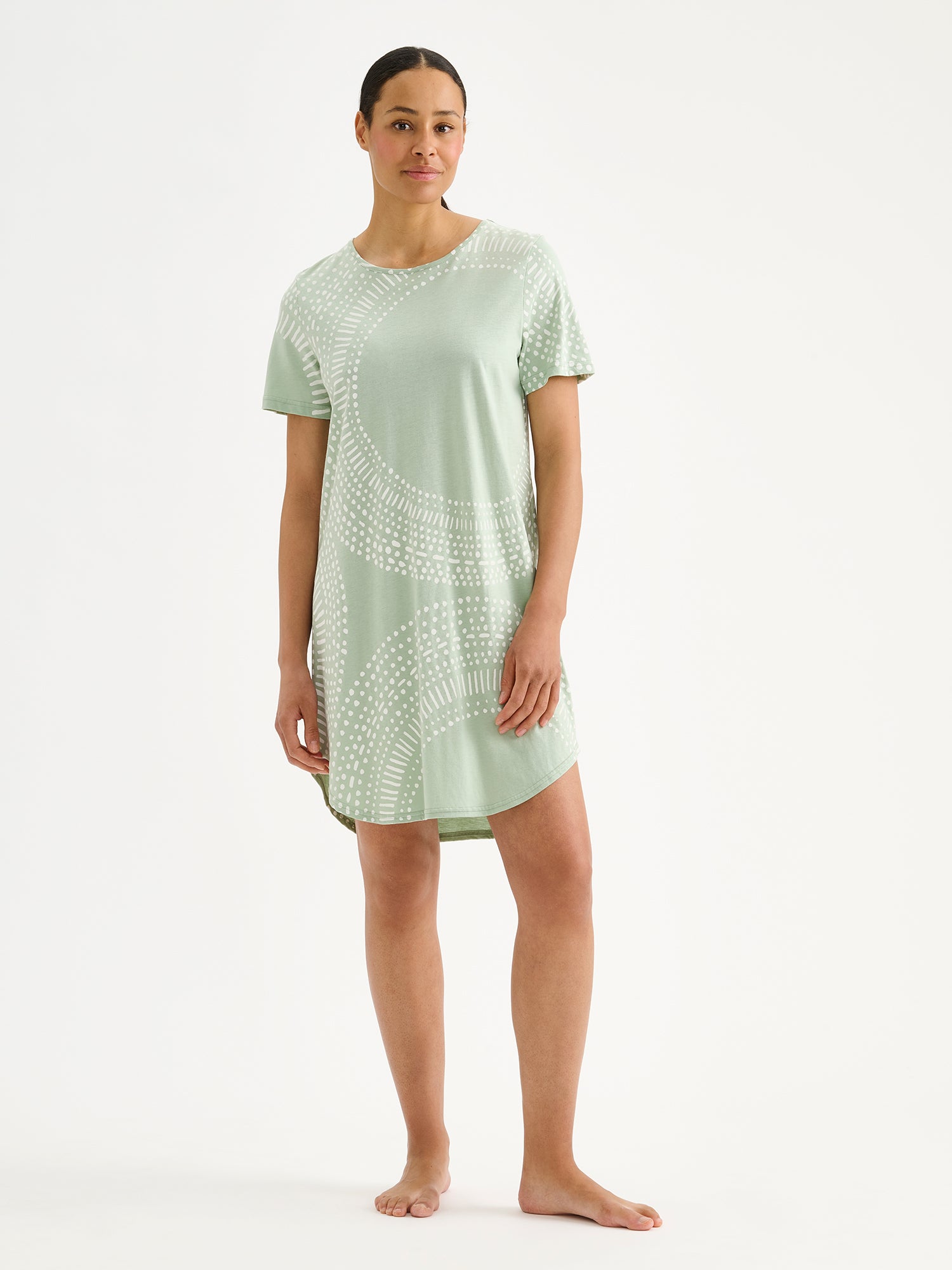 Nanso AURA Short Nightgown in  light green shade and stylish pattern on a model with dark hair.