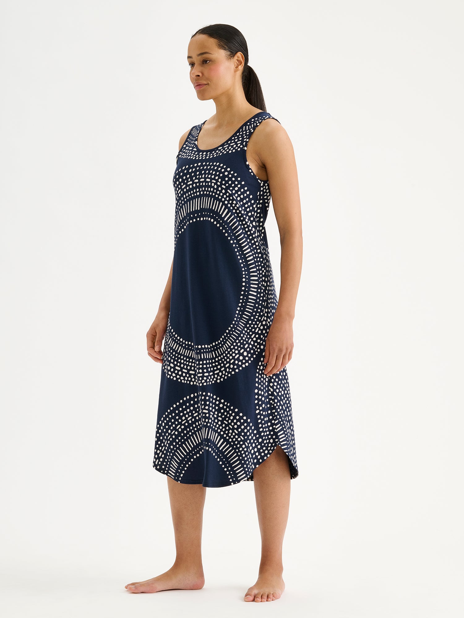 Nanso AURA Long Sleeveless Nightgown in a blue shade and stylish pattern on a brunette model.