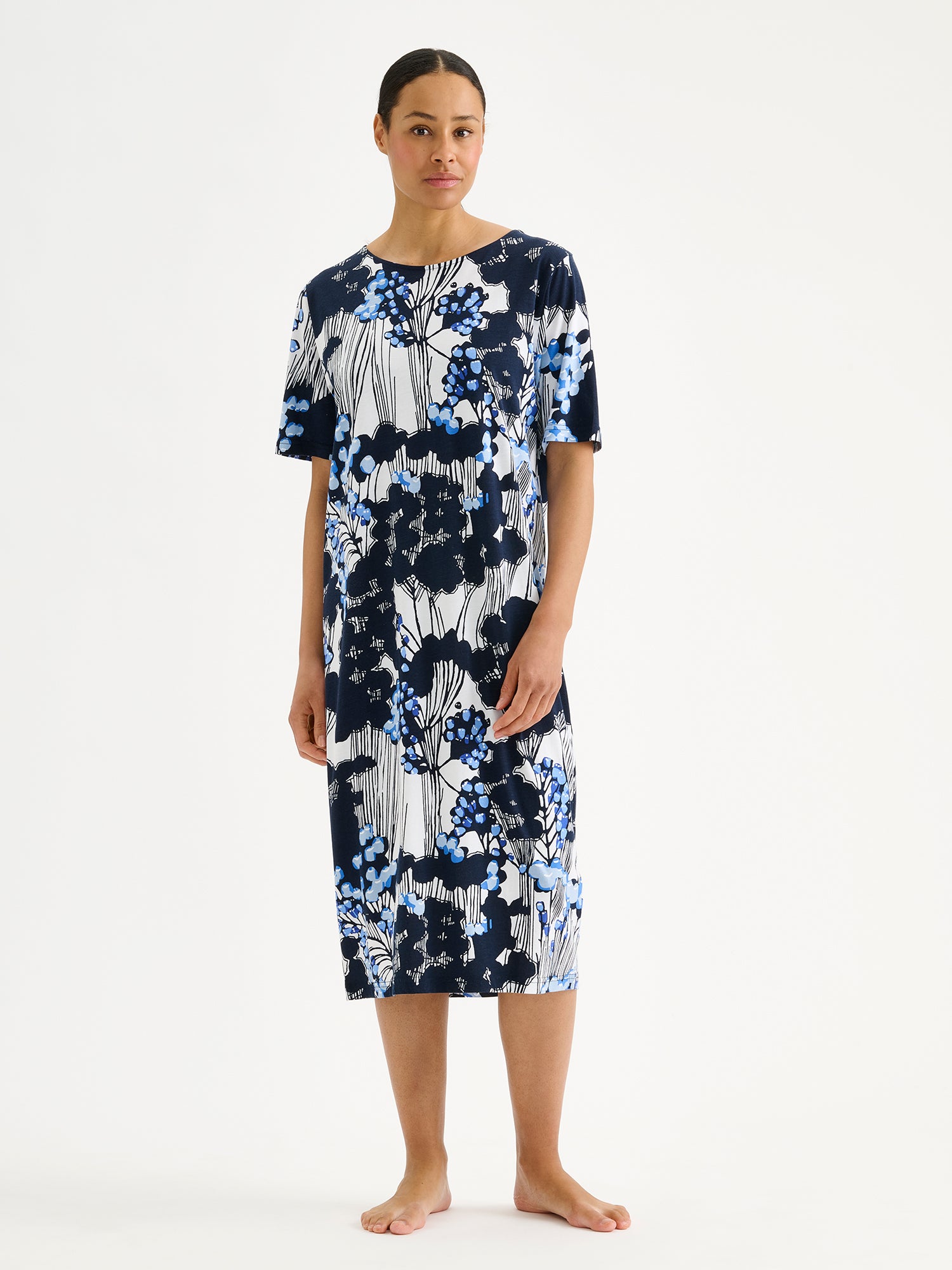 Nanso KIRJOKERTTU Long Nightgown, featuring an elegant blue nature-inspired print on a model.