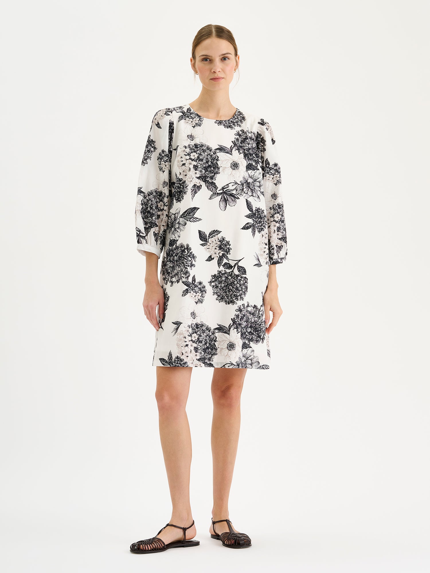 Nanso Palatsi Dress in a striking black and white floral pattern on a model