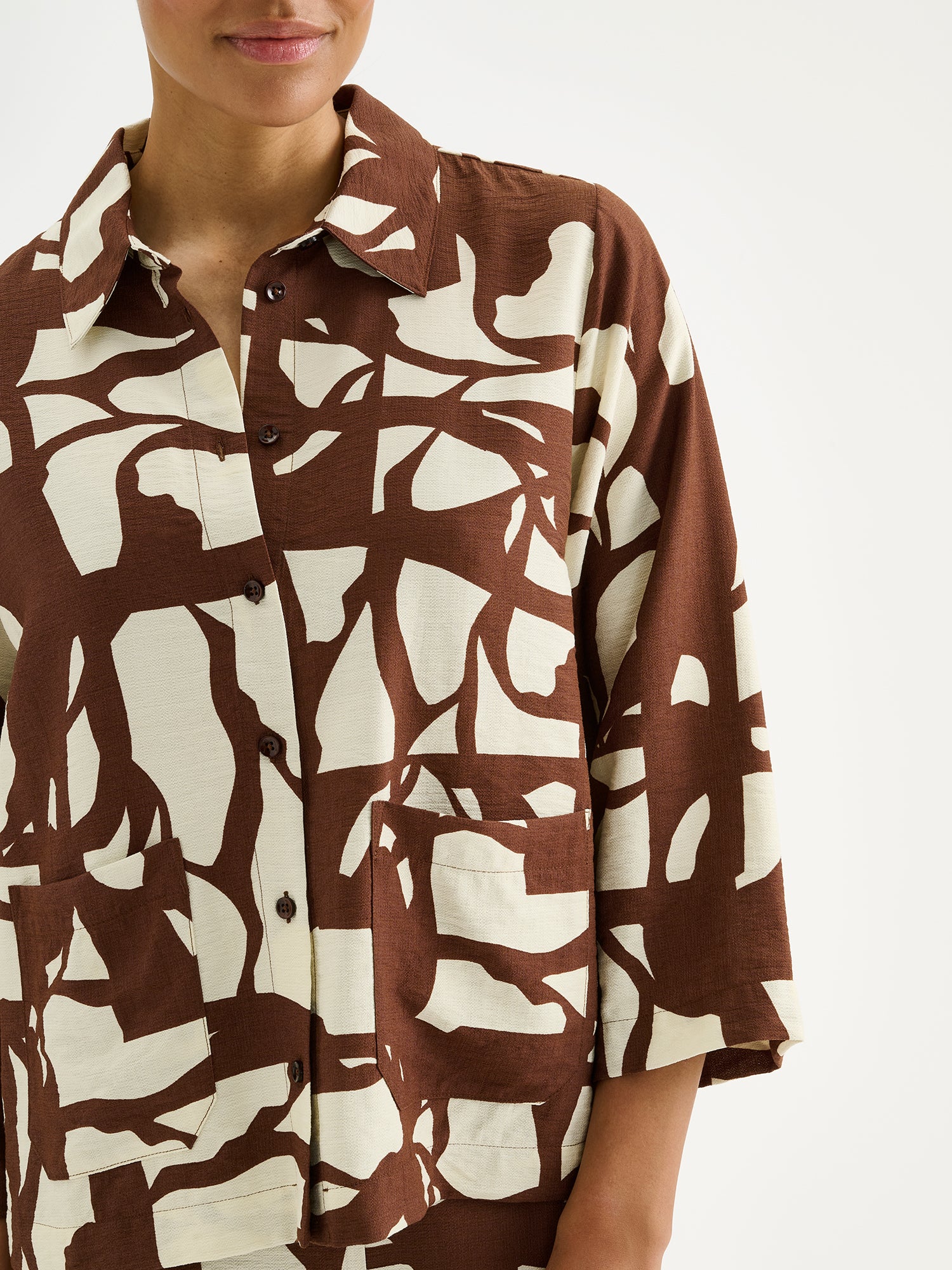 Nanso women's patterned Palsta shirt in a relaxed fit on a model, close-up.