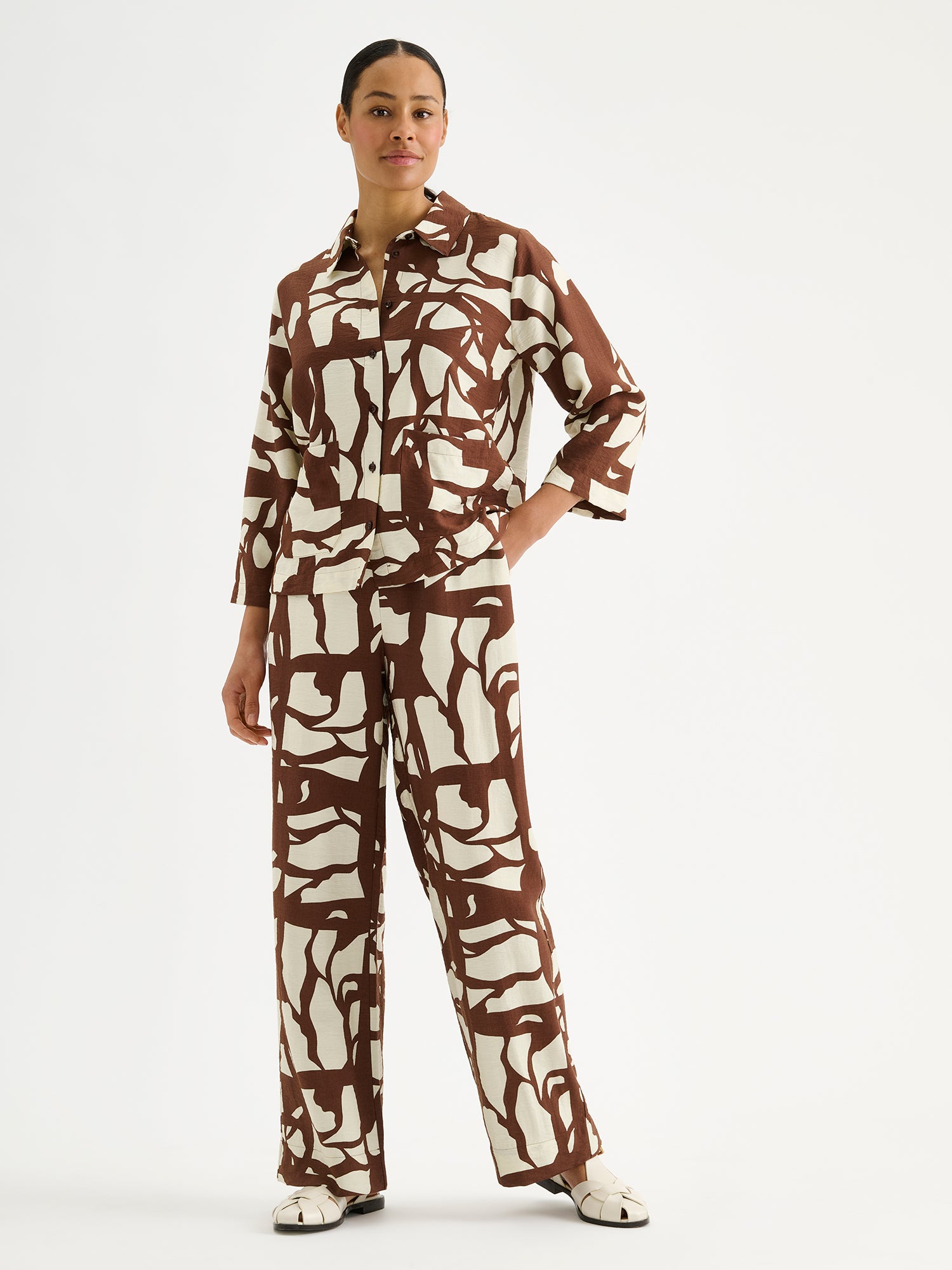 Nanso women's patterned Palsta shirt in a relaxed fit on a model with matching  trousers