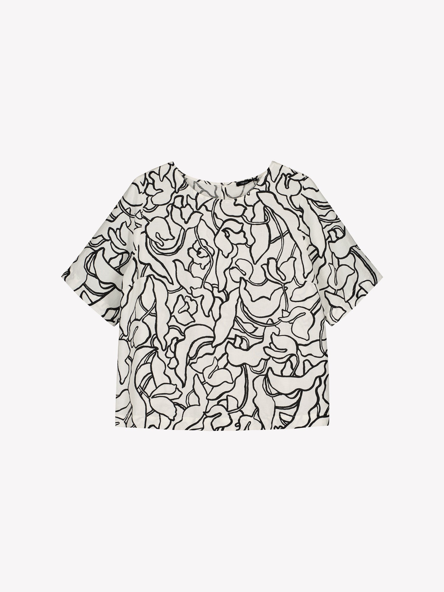 Nanso women's stylish and wonderfully relaxed IIRIS blouse featuring half-length sleeves and an elegant black and white floral pattern in a product picture