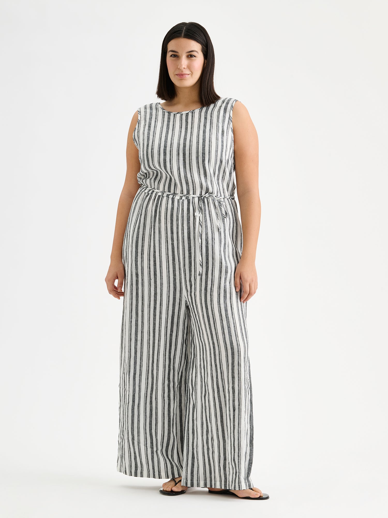 The elegant REGATTA linen jumpsuit with vertical stripes and beautiful cut on a model