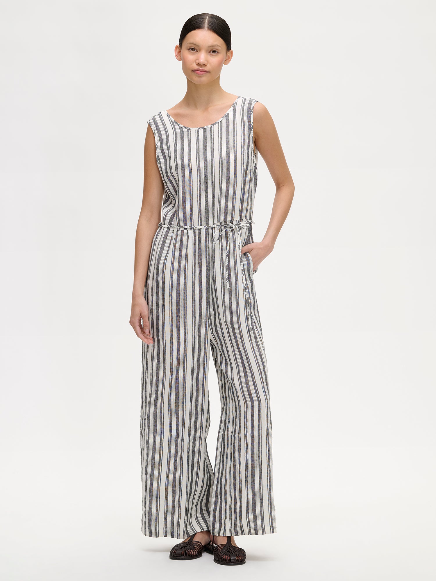The elegant REGATTA linen jumpsuit with vertical stripes and beautiful cut on a model