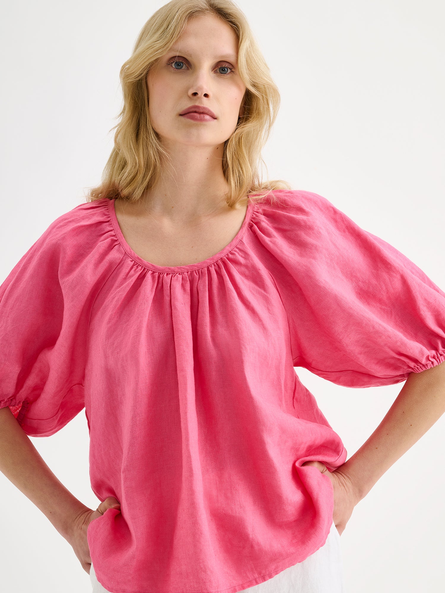 Nanso women's Donna linen blouse in a delicious pink shade on a model, close-up