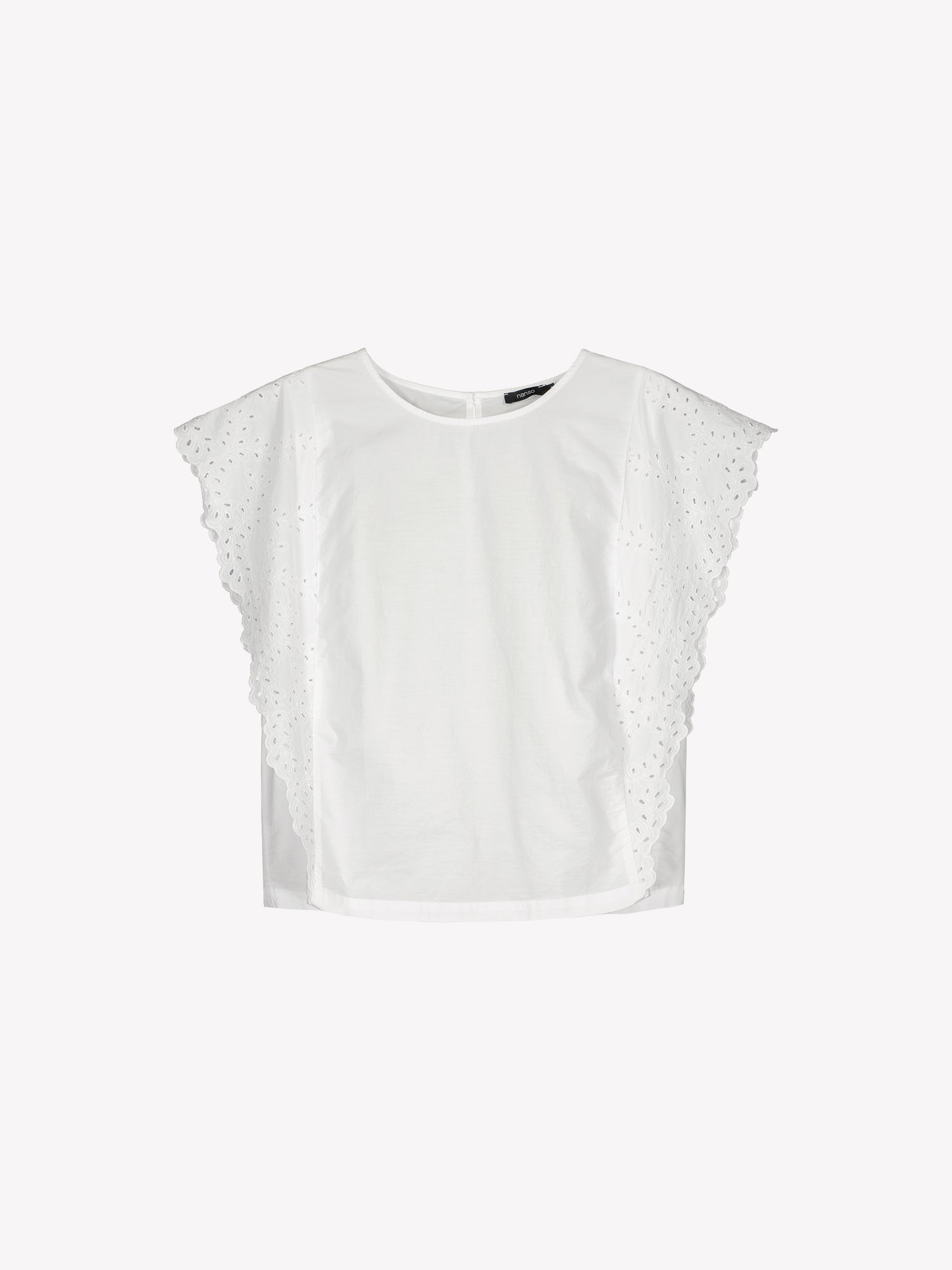 Nanso women's white Sevilla blouse for women combines an airy silhouette with delicate lace details. In a product picture.