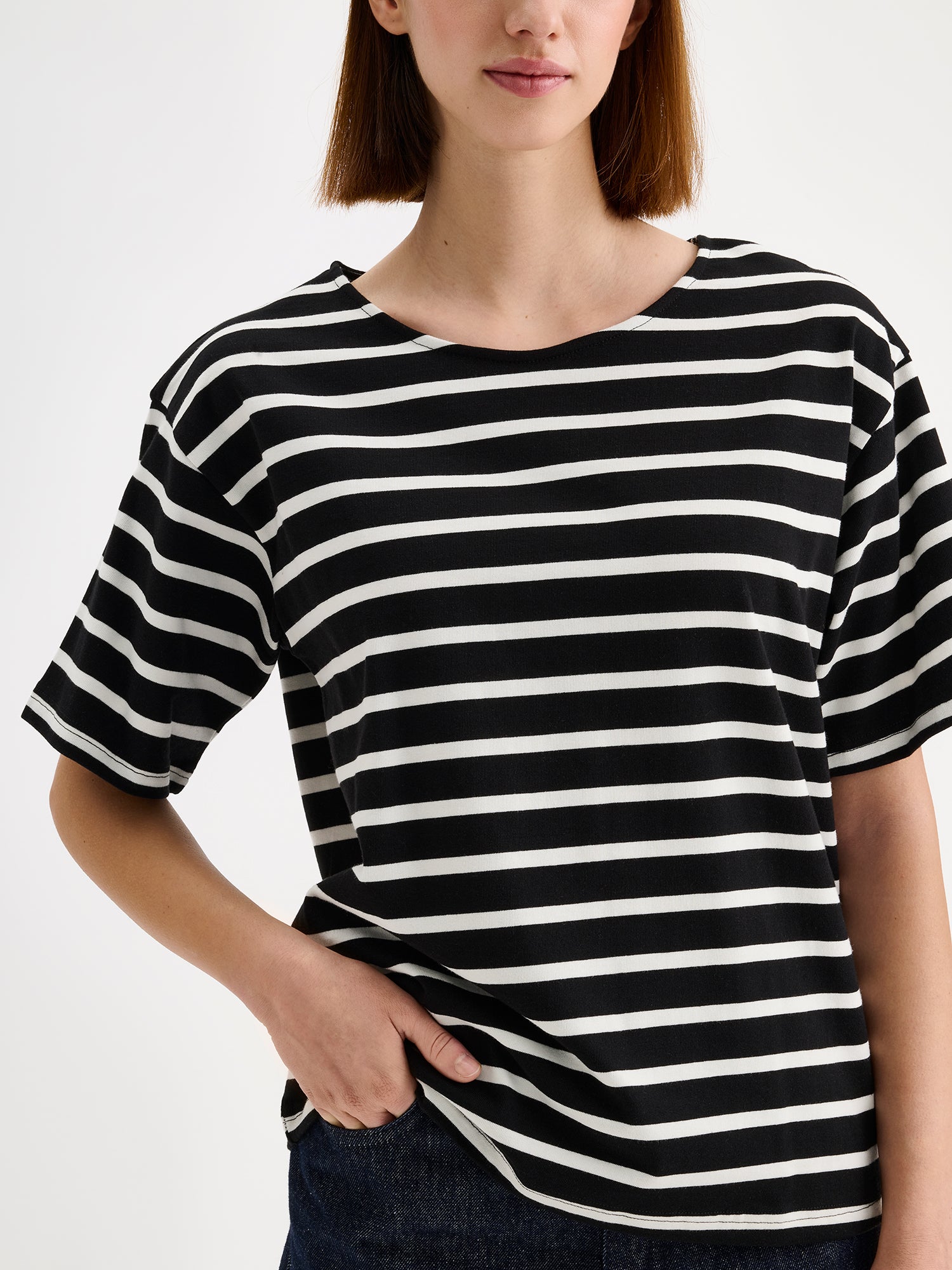 Nanso timeless black striped short-sleeved Breton T-shirt, on a model, close-up.