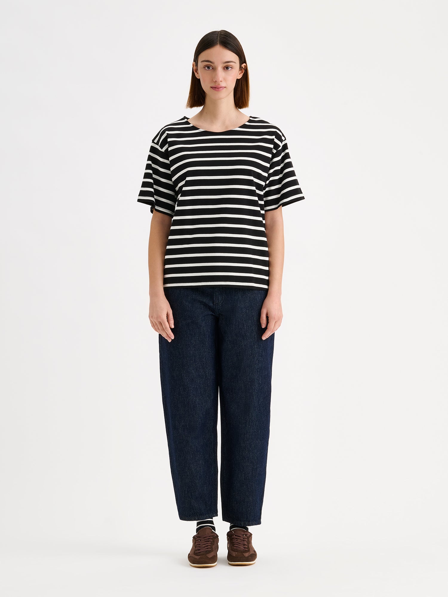 Nanso timeless black striped short-sleeved Breton T-shirt, on a model with dark blue jeans