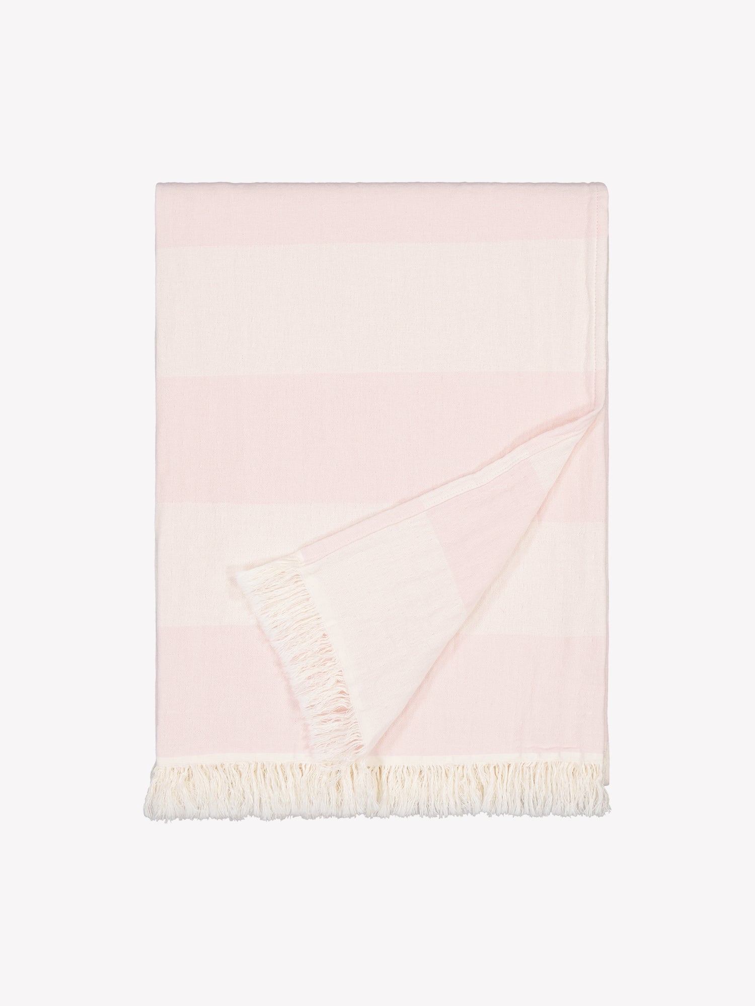 Timeless striped elegance meets everyday practicality with this lightweight Amalfi bath towel in light pink. Product picture.
