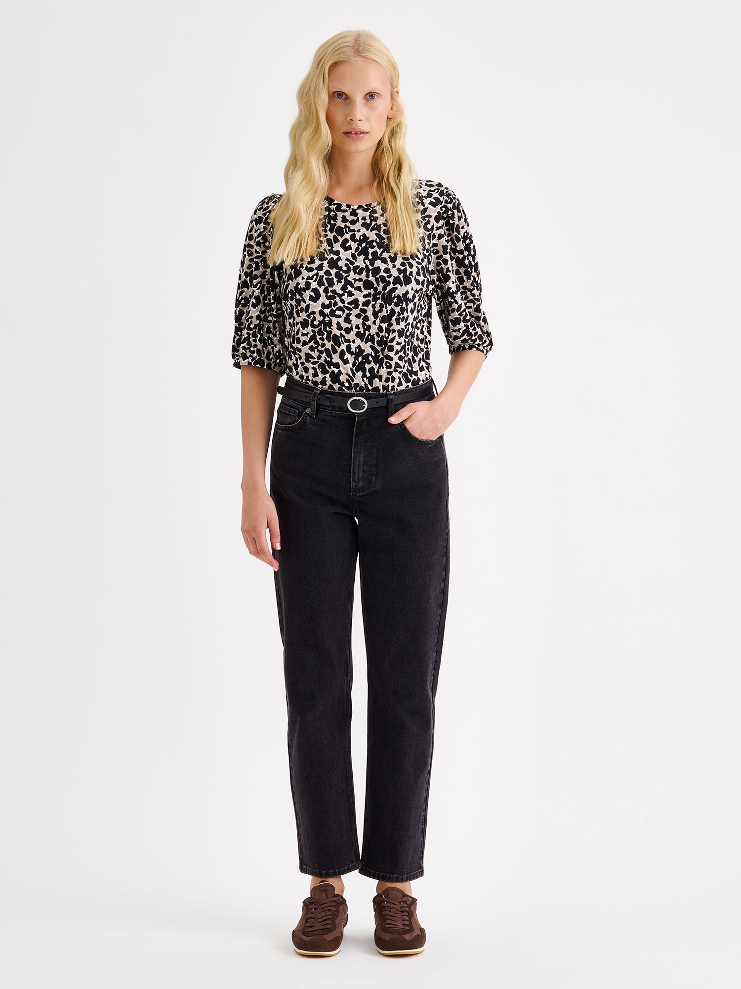 Nanso women's comfortable patterned Ebba jersey blouse on a model with black jeans