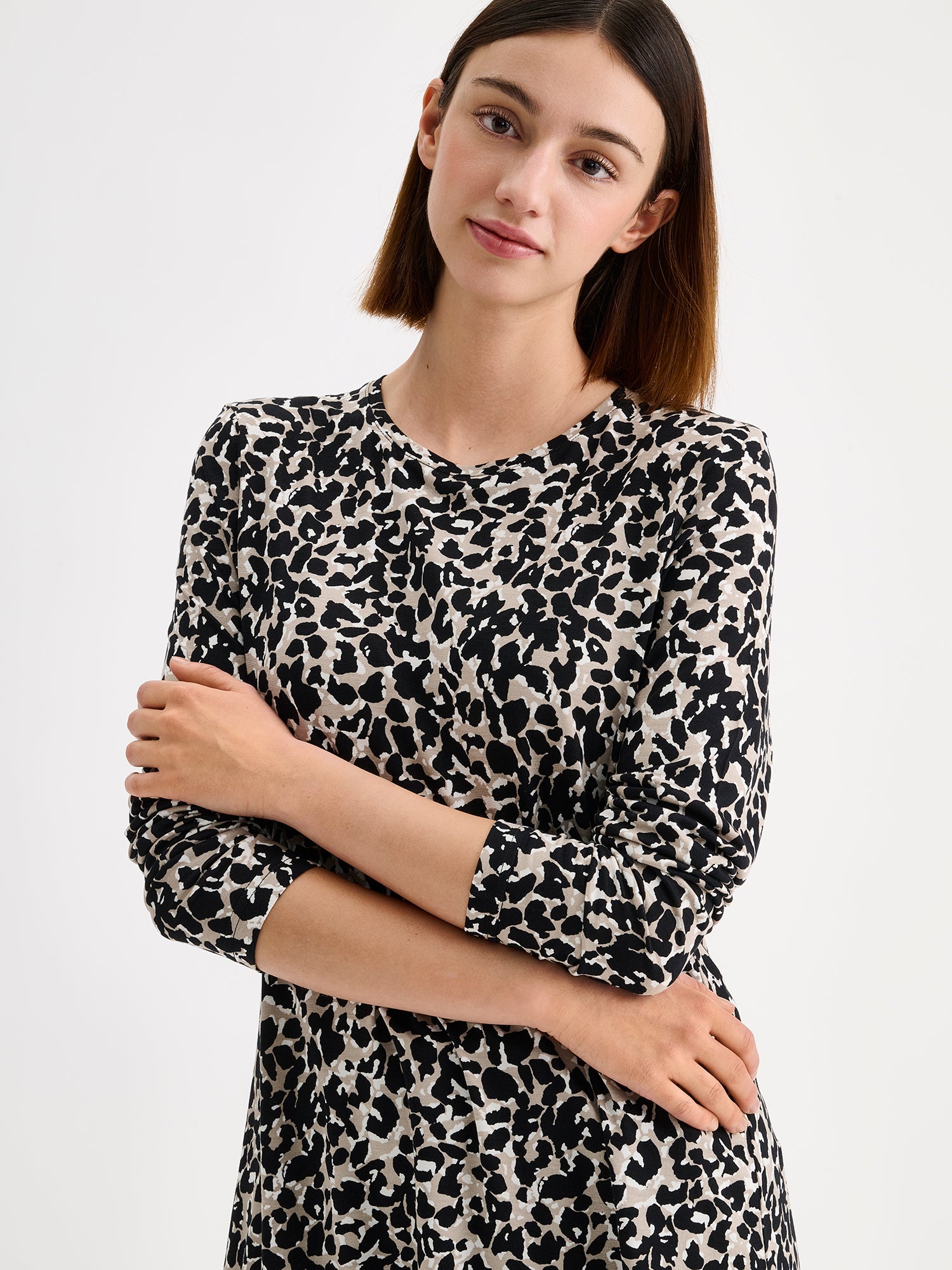 Nanso women's A-line jersey tunic in a sophisticated black-beige pattern on a model, close-up