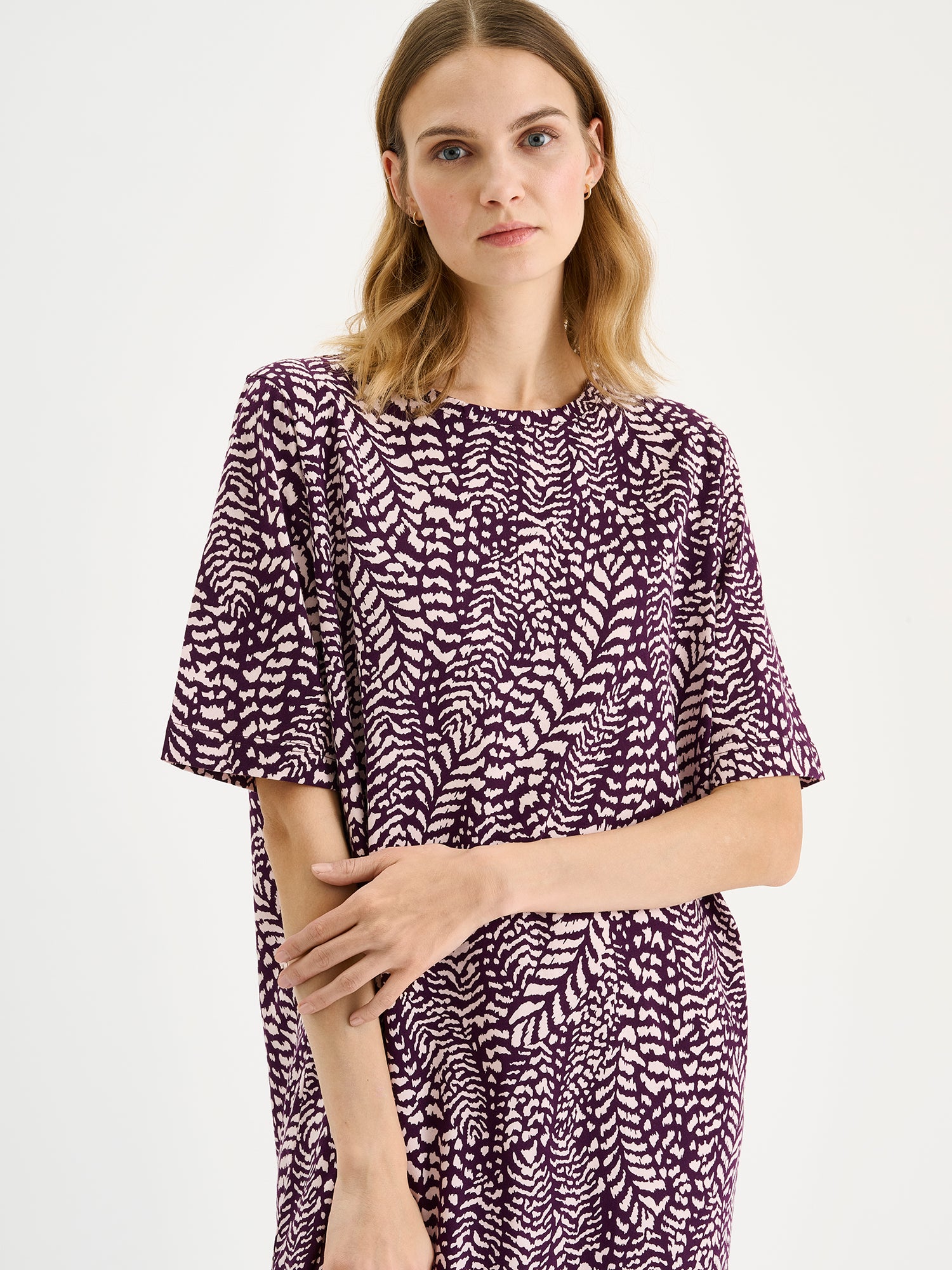 Nanso women's classic straight-cut long nightgown for women, the Fiona features an elegant violet-toned pattern, pictured on a model close-up.