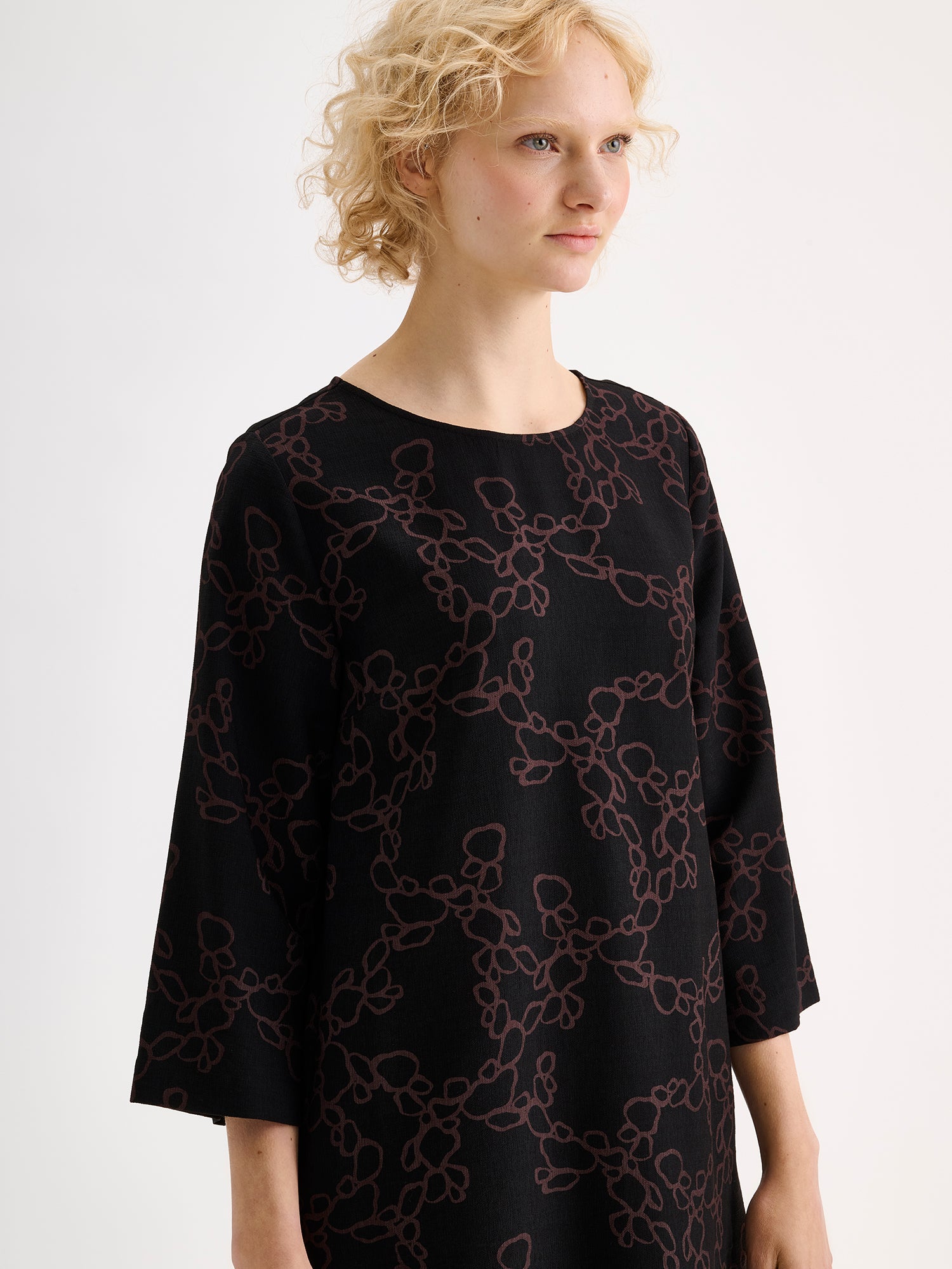 Nanso womens straight-cut woven dress for women featuring a harmonious and elegant black-brown pattern on a model | 36 - 177cm