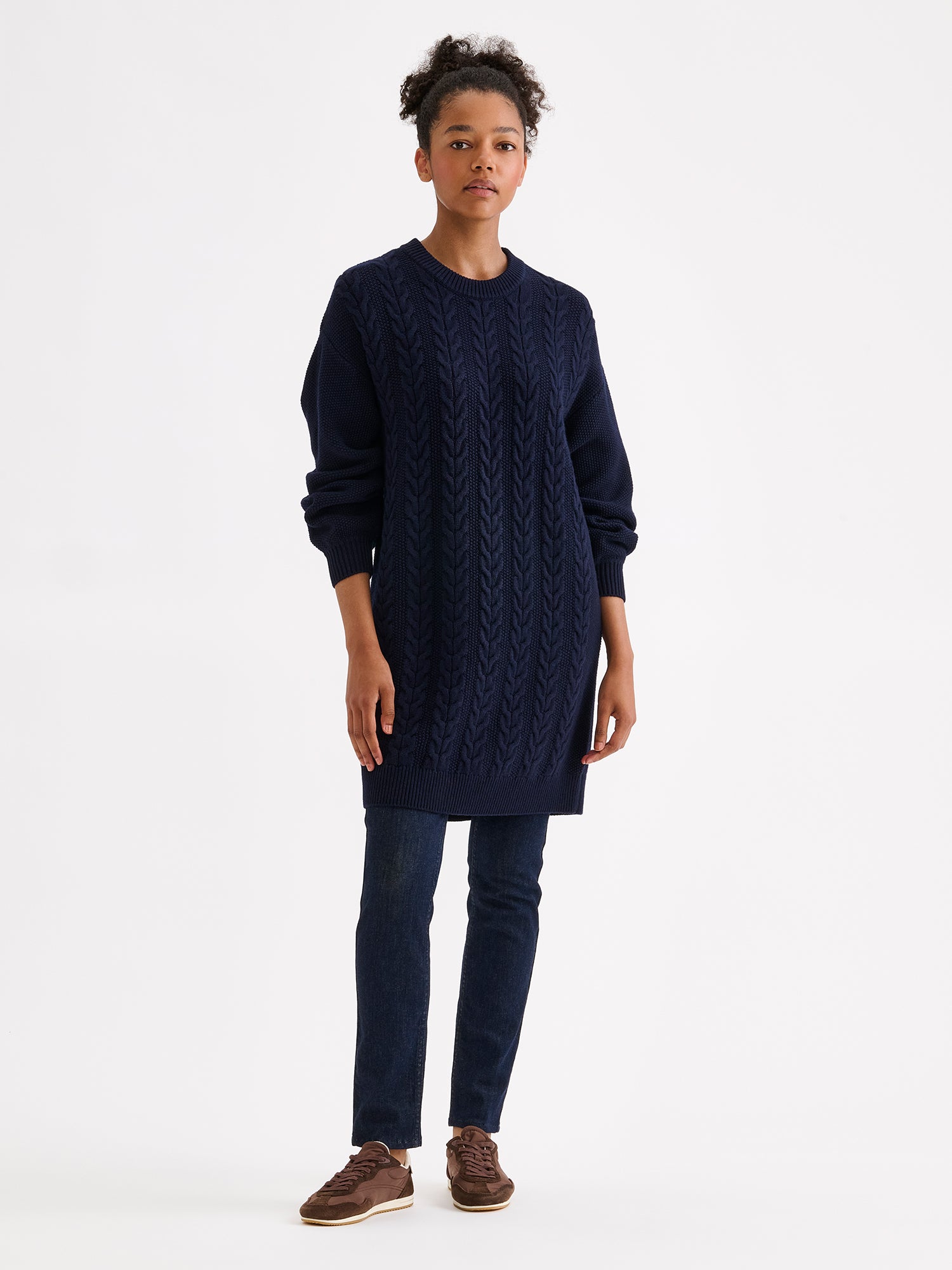 Nanso women's generous dark blue Palmikot knit dress on a model with skinny blue jeans | S - 177cm