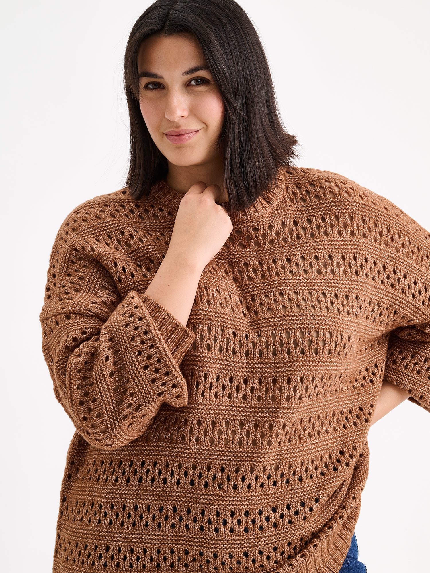 Nanso women's relaxed and on-trend, the Asta jumper combines the softness of a chunky knit with the airy lightness of an openwork, lace-like texture. Pictured on a model close-up
