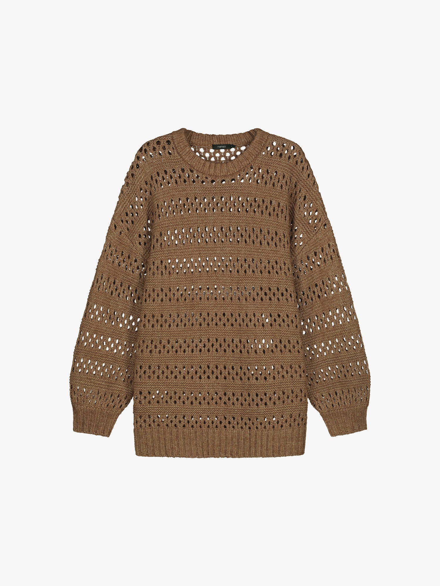Nanso women's relaxed and on-trend, the Asta jumper combines the softness of a chunky knit with the airy lightness of an openwork, lace-like texture. Product picture.