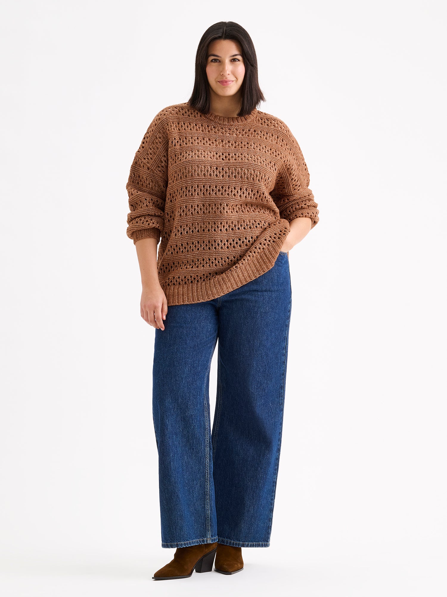 Nanso women's relaxed and on-trend, the Asta jumper combines the softness of a chunky knit with the airy lightness of an openwork, lace-like texture. Pictured on a model with jeans