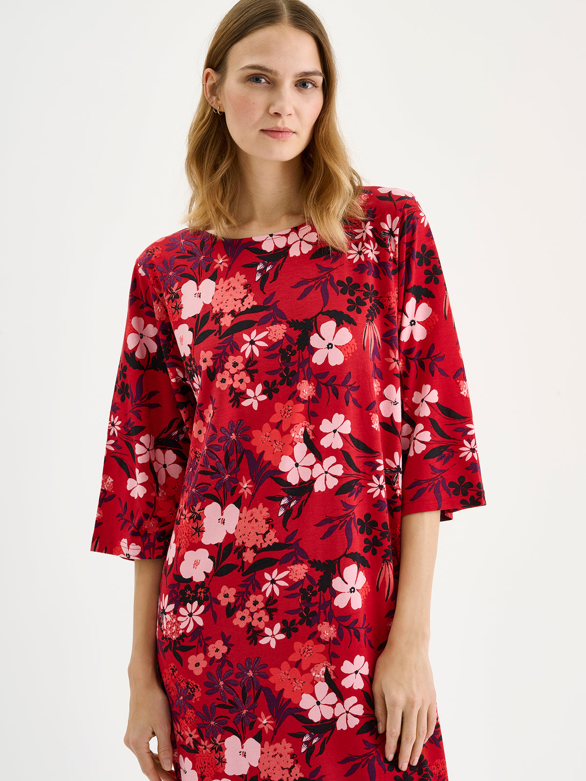 Nanso women's long Lotus nightgown combines a comfortably relaxed fit with a beautiful and striking red-toned floral print. 