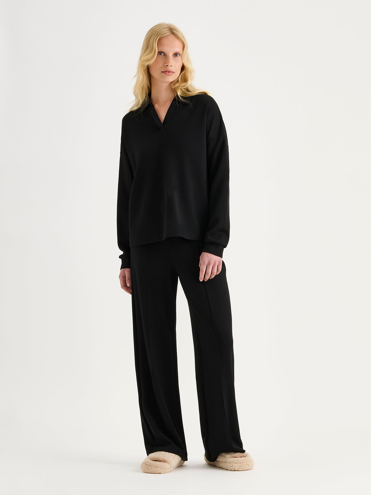 Nanso women's black Aurelia lounge shirt with a collar combines relaxed comfort with a polished look. 