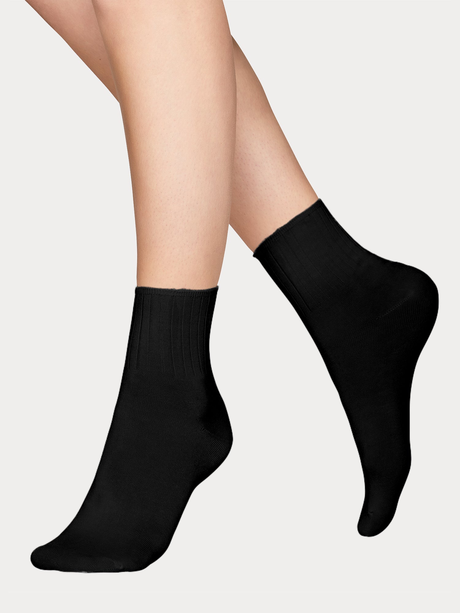 Vogue women's Lyocell ankle socks, crafted from eco-conscious lyocell, with elastic cuff that ensures a secure, comfortable fit throughout the day. Pictured on a model.