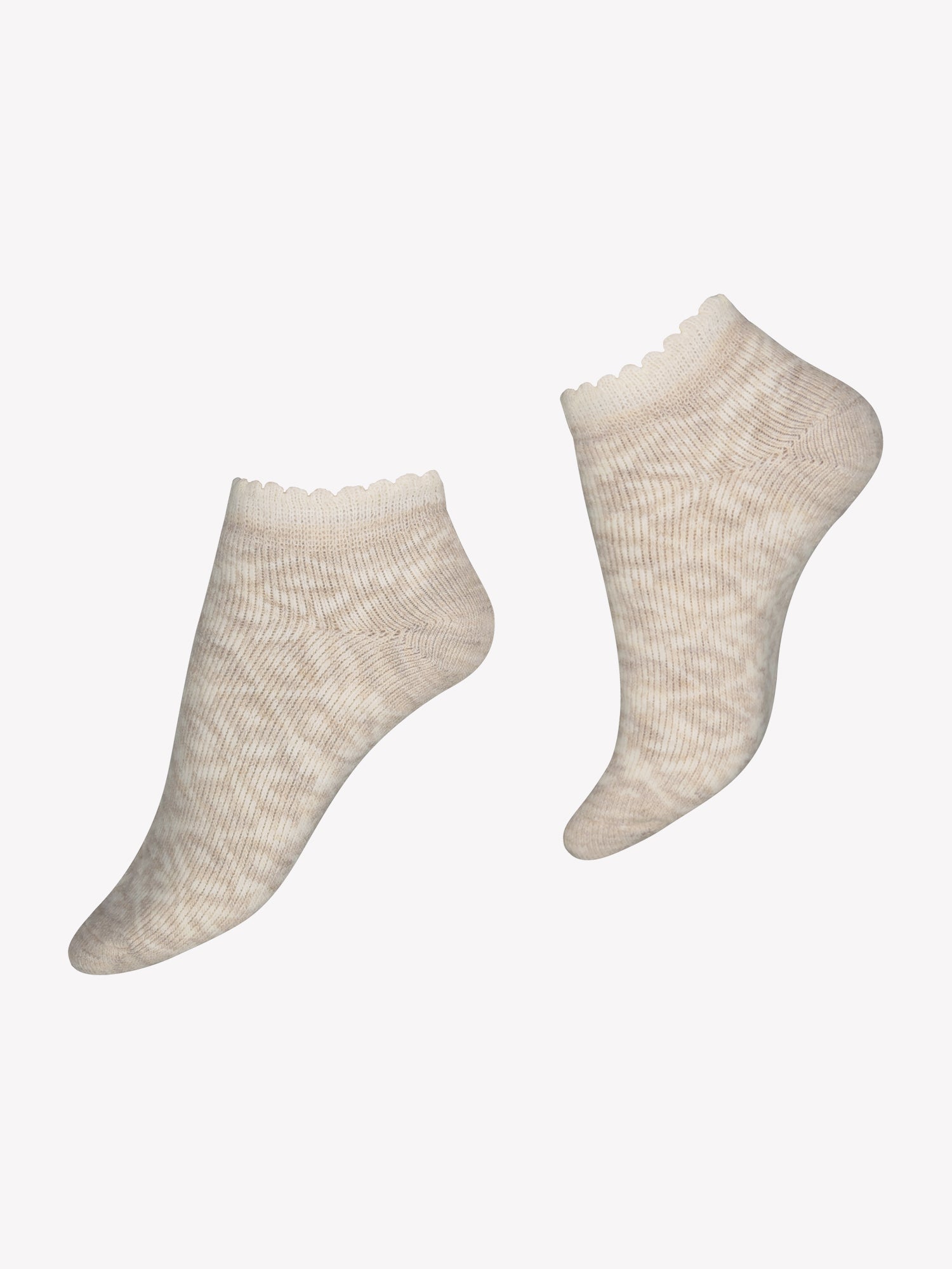 Vogue's melange beige sneaker socks from wool blend in a product picture. The socks have a off-white fair isla pattern and a cute picot edge.