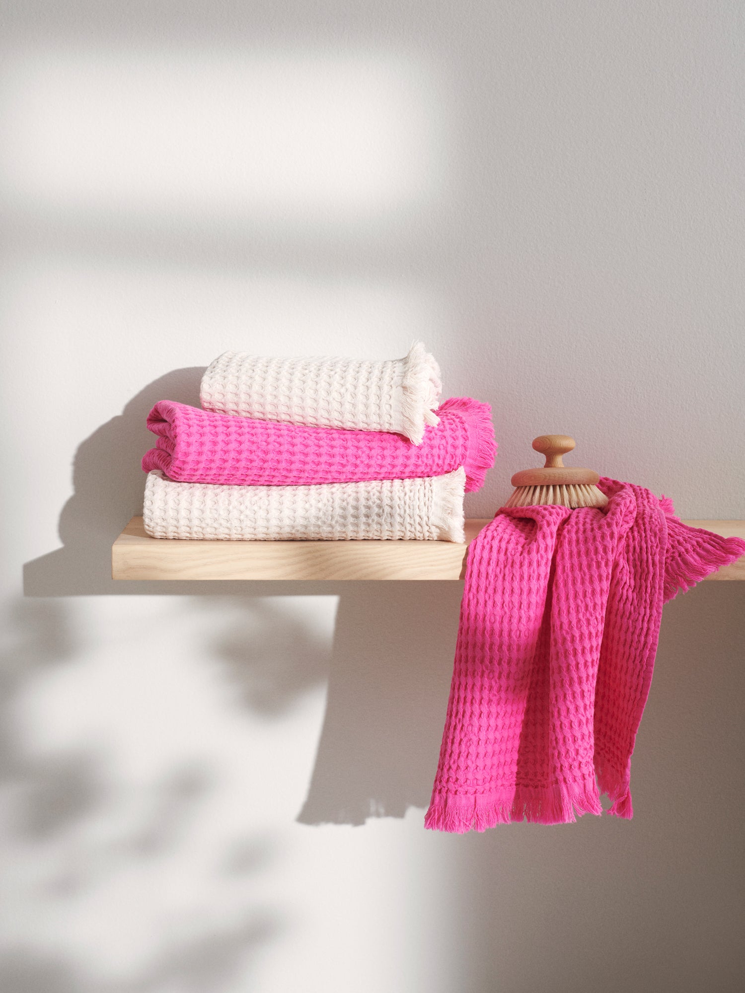 Nanso home's Vohveli Bath towel in beige on a piled